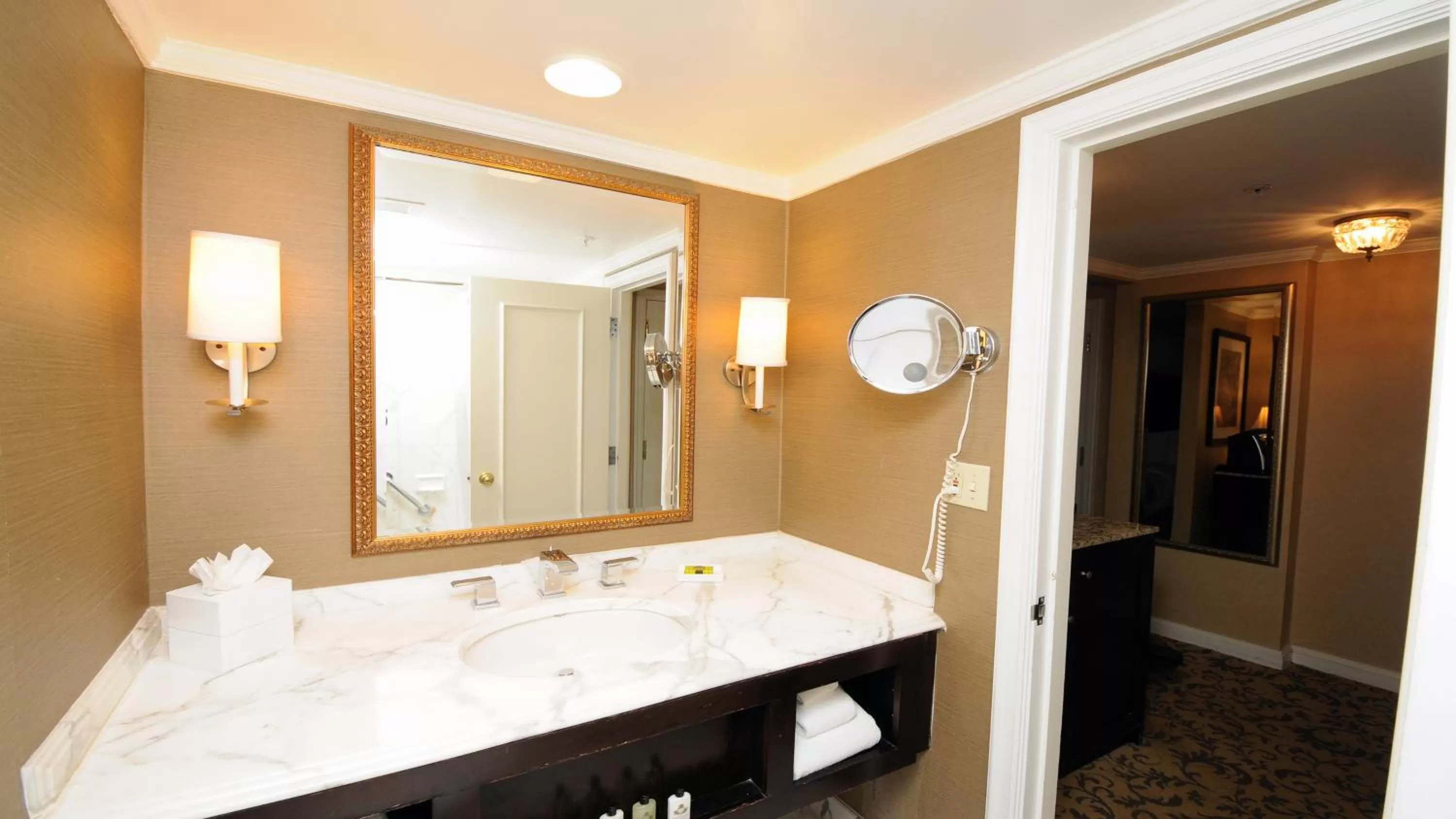 Bathroom in InterContinental Kansas City at the Plaza by IHG