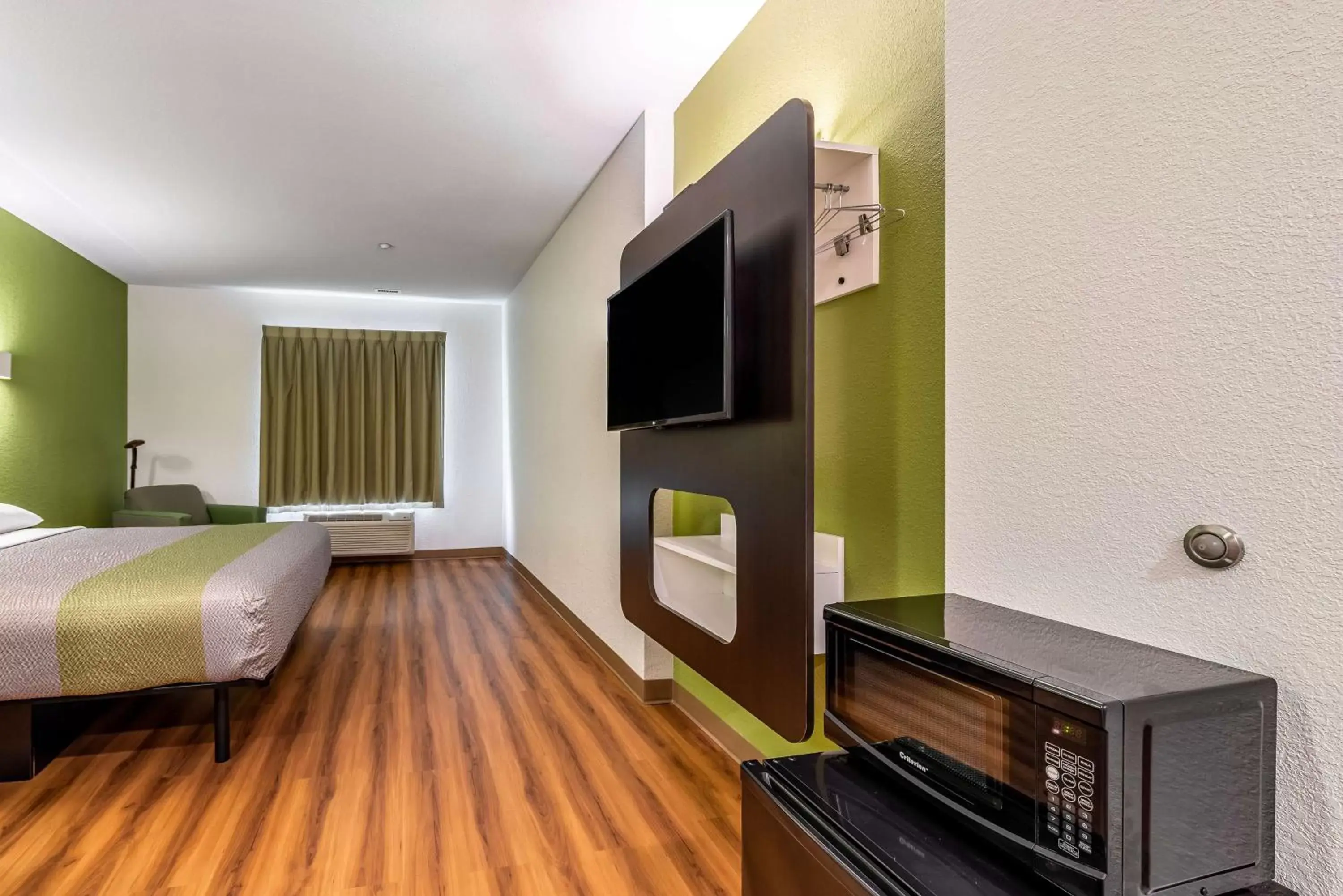 Photo of the whole room, TV/Entertainment Center in Motel 6-Mankato, MN