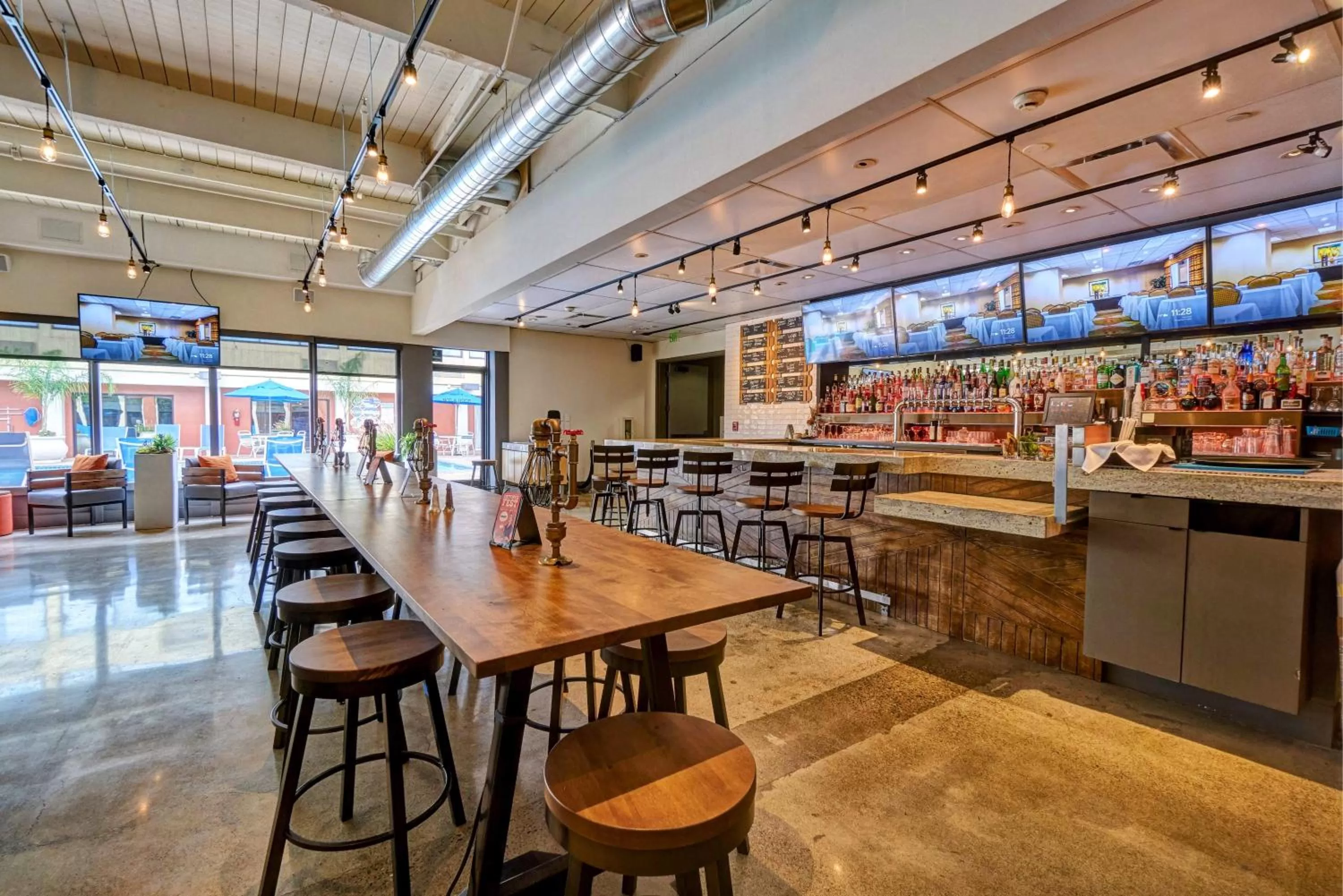 Lounge or bar in Clarion Hotel Concord-Walnut Creek