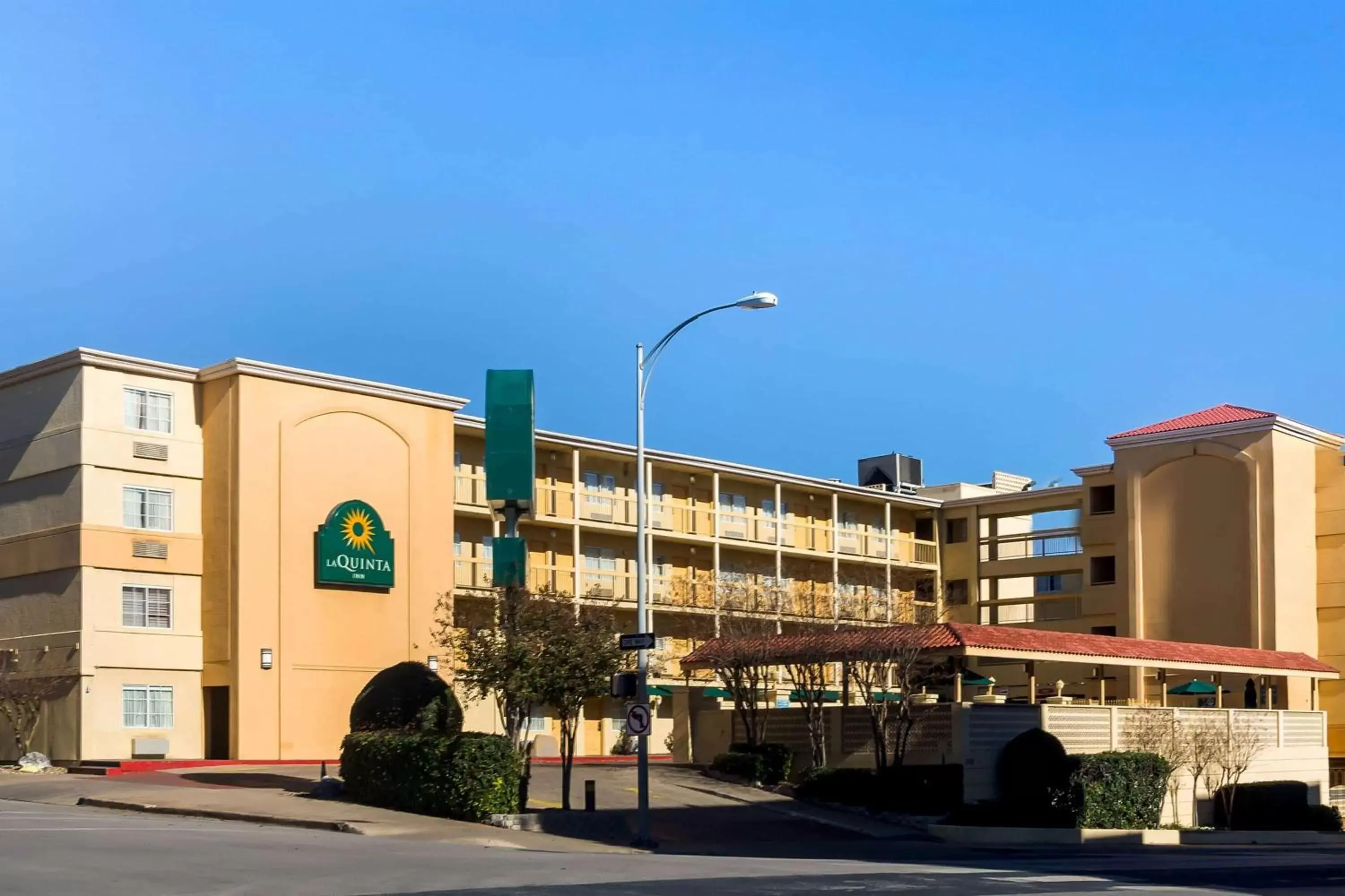 Property building in La Quinta Inn by Wyndham Austin Capitol / Downtown Property building in La Quinta Inn by Wyndham Austin Capitol / Downtown