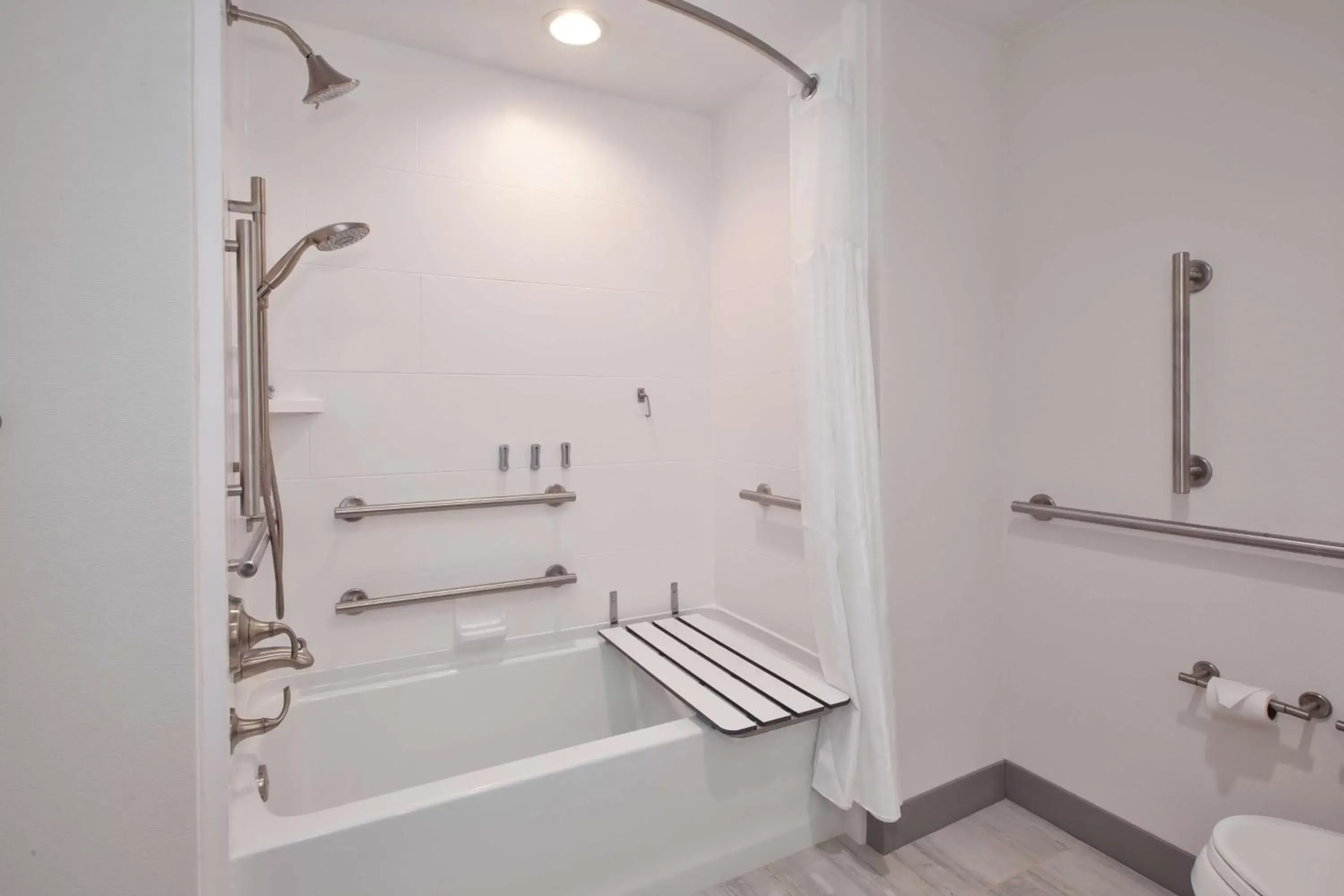 Bathroom in Hilton Garden Inn Columbus Easton, Oh Bathroom in Hilton Garden Inn Columbus Easton, Oh