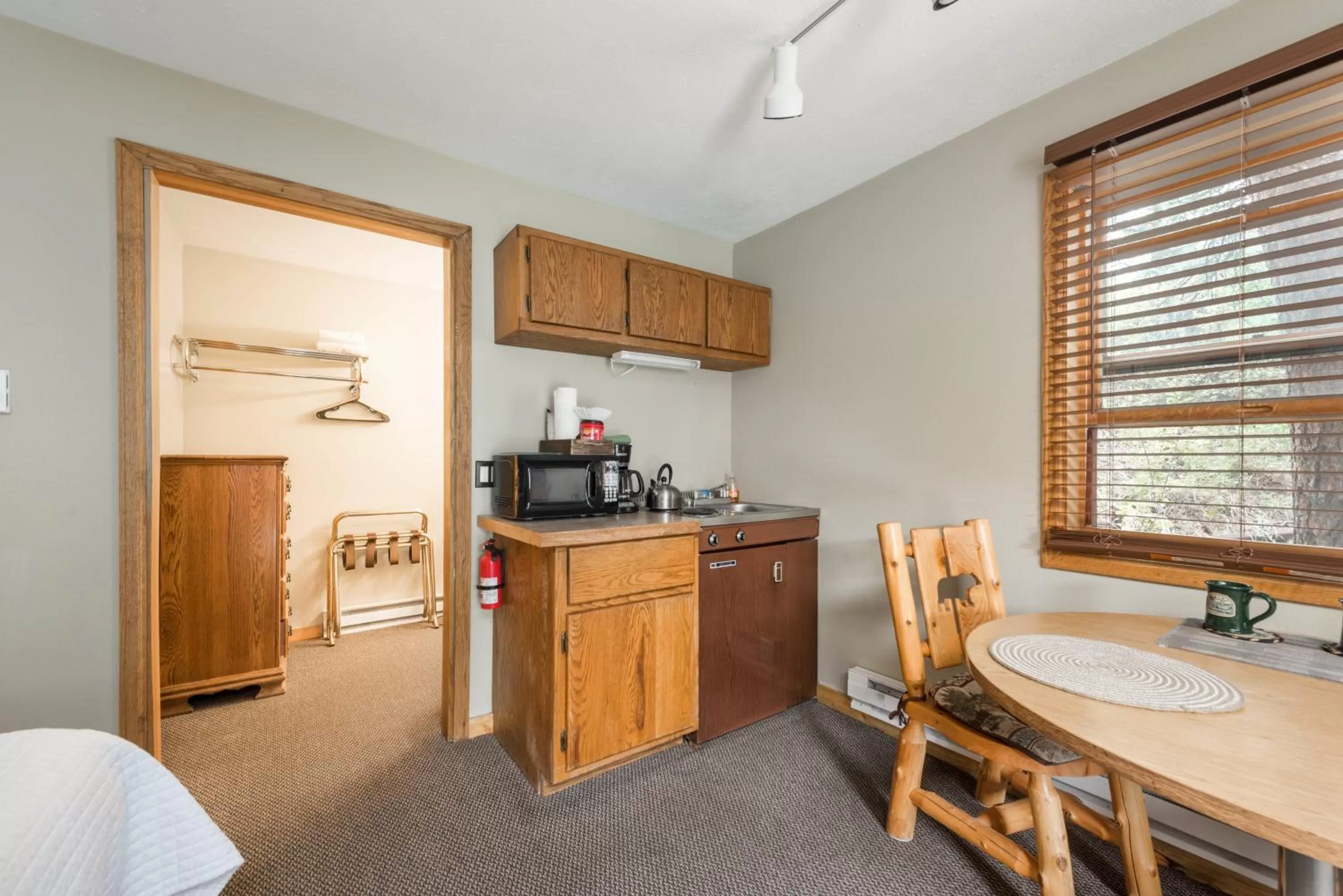 4 Seasons Inn on Fall River