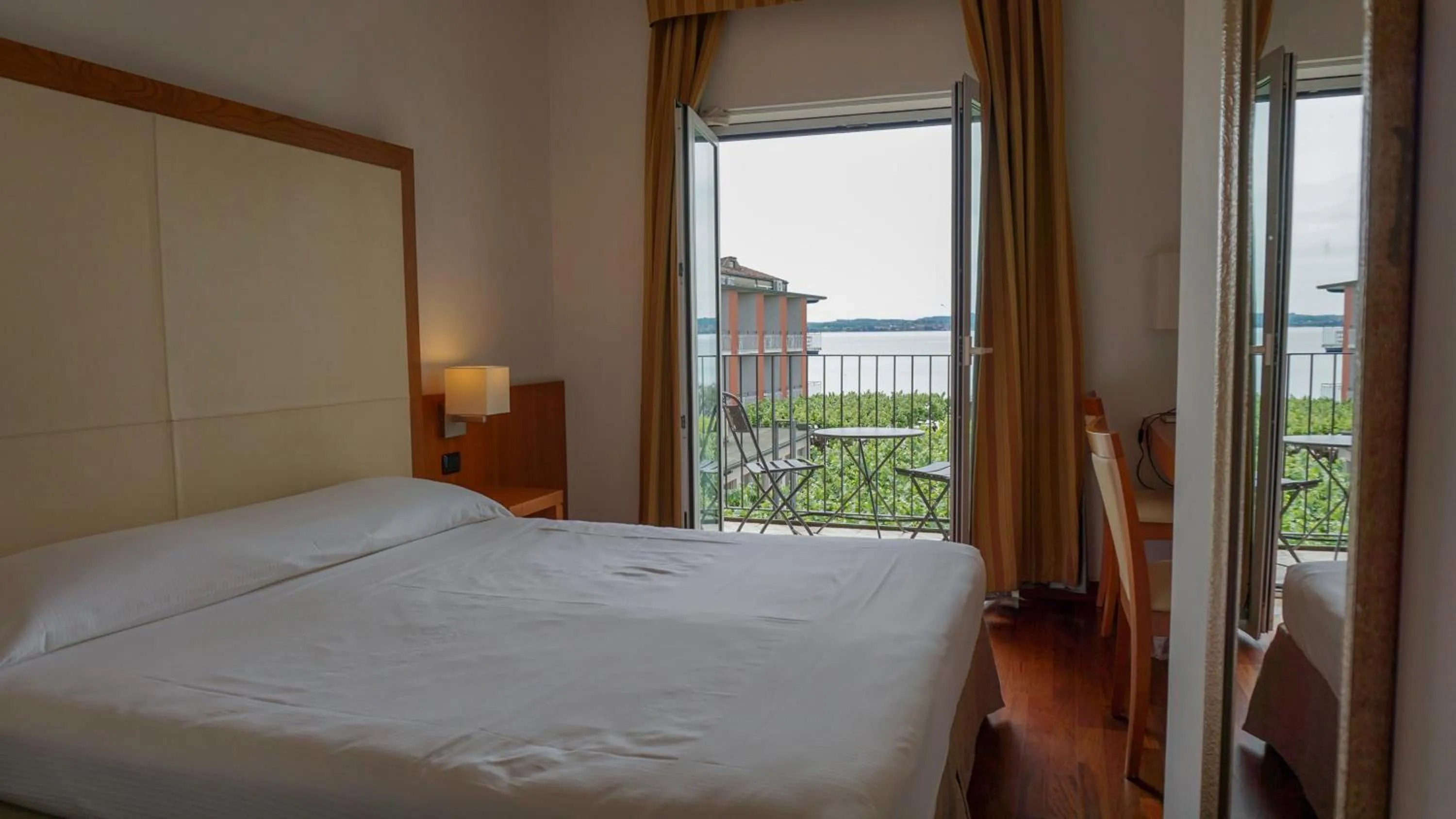 TV and multimedia, Bed in Hotel Mavino