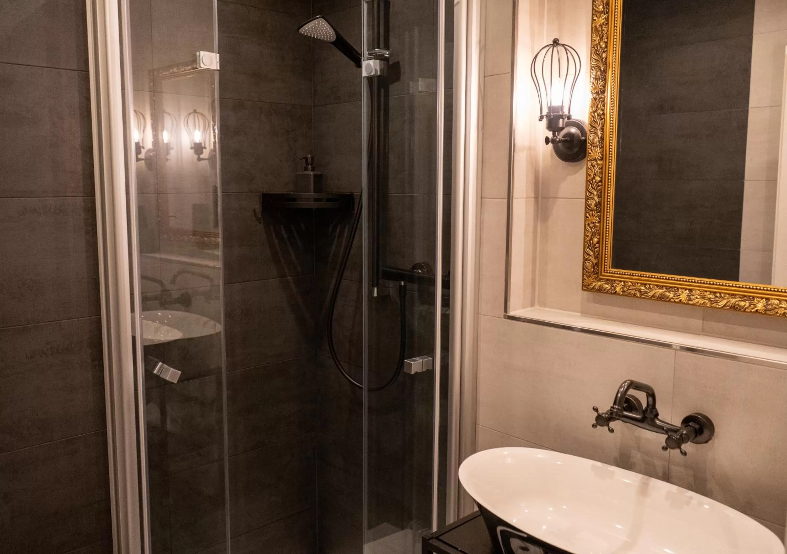 Bathroom in Hotel Haus Hohenstein