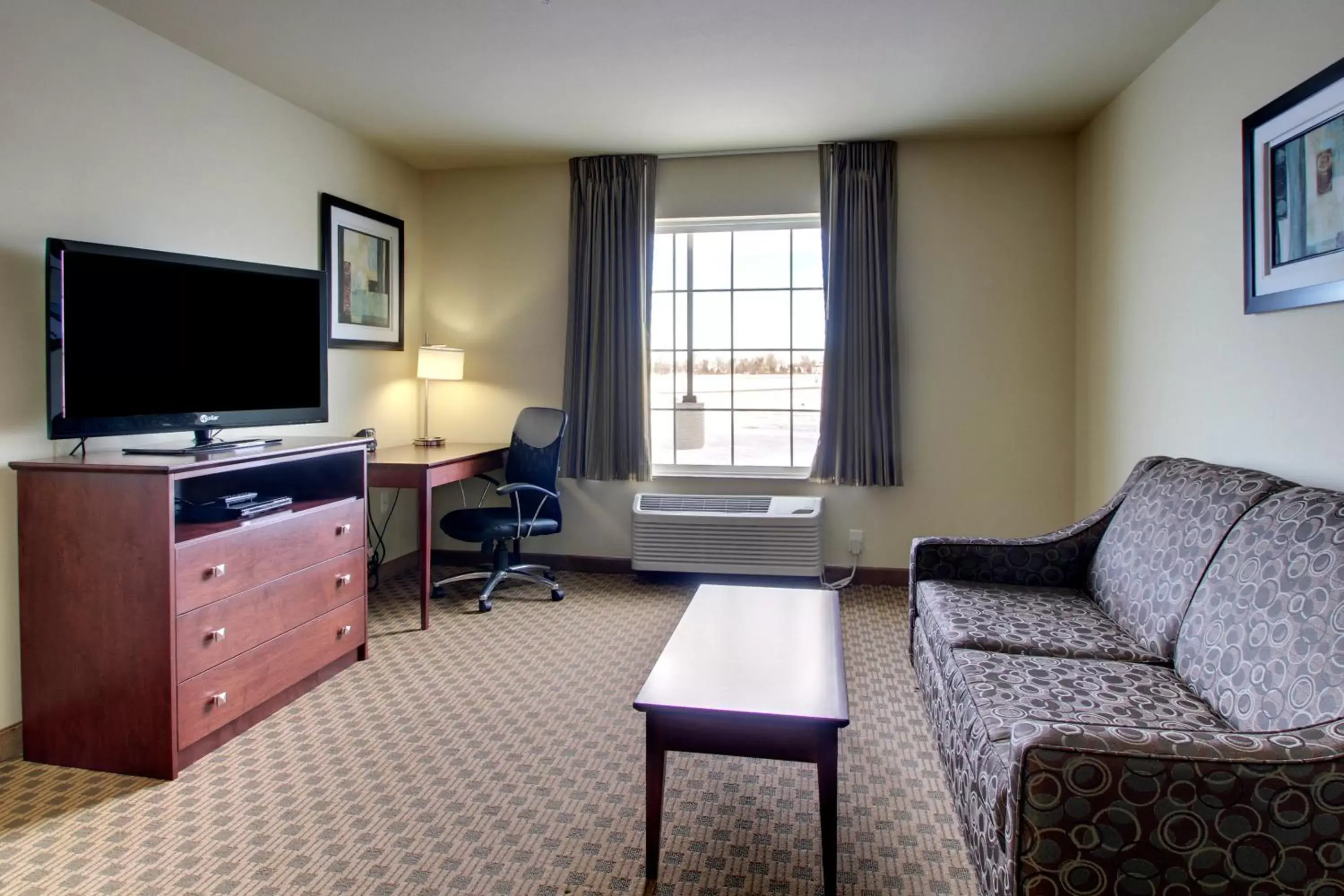 Living room, Seating Area in Cobblestone Inn & Suites - Harvey