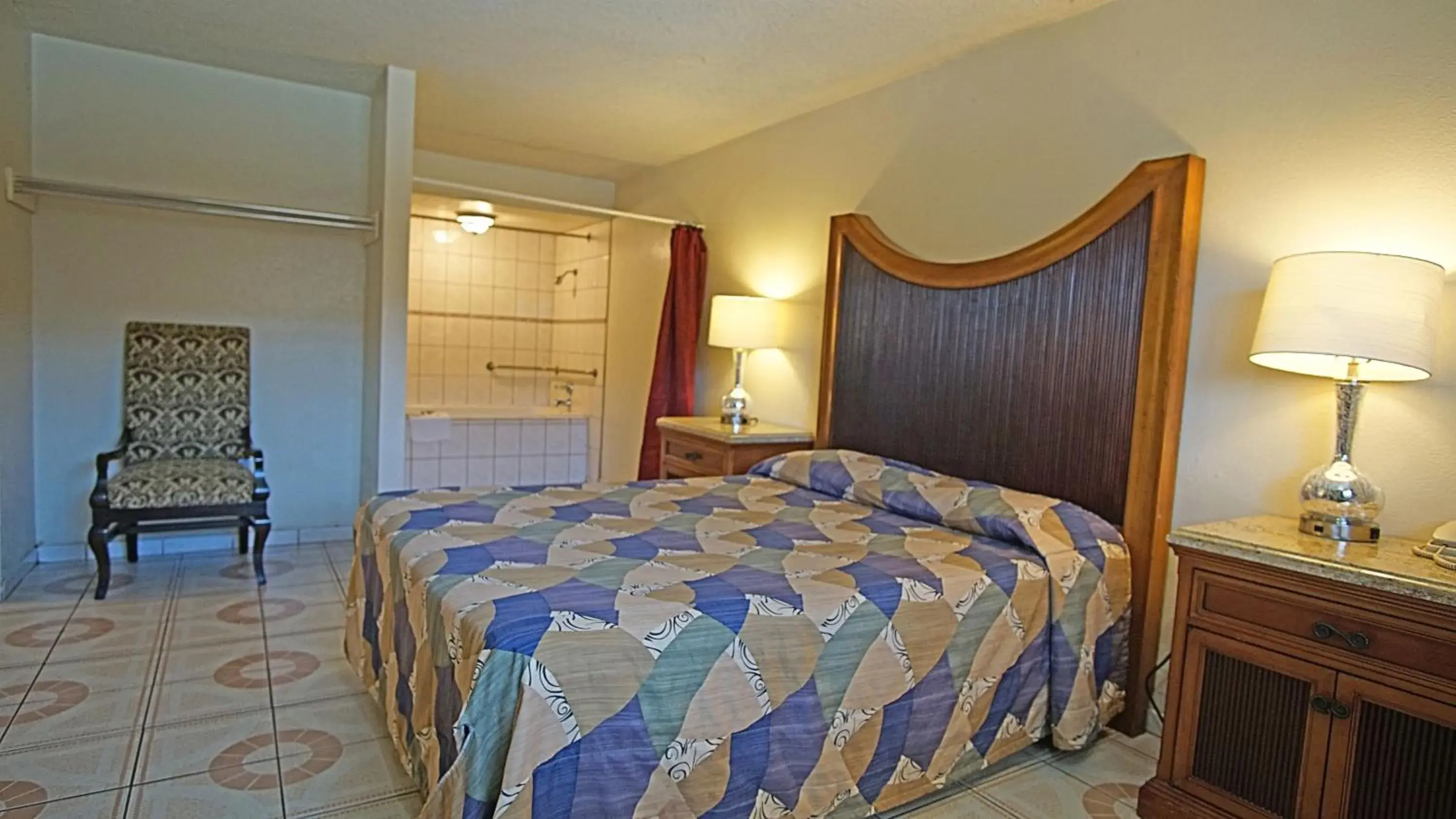 Bed in Los Angeles Inn & Suites - LAX