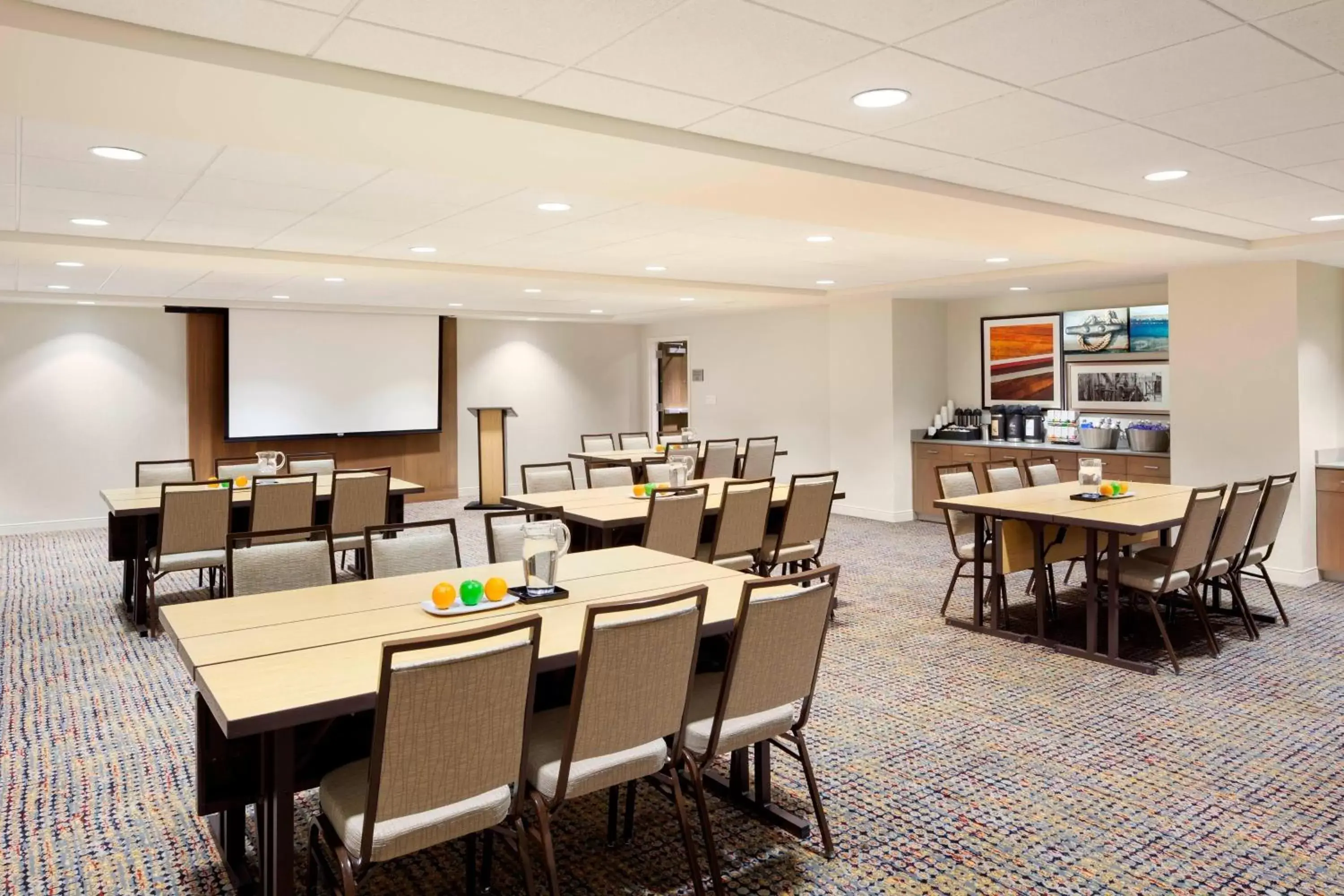 Meeting/conference room, Restaurant/Places to Eat in Courtyard by Marriott Portland Downtown/Waterfront