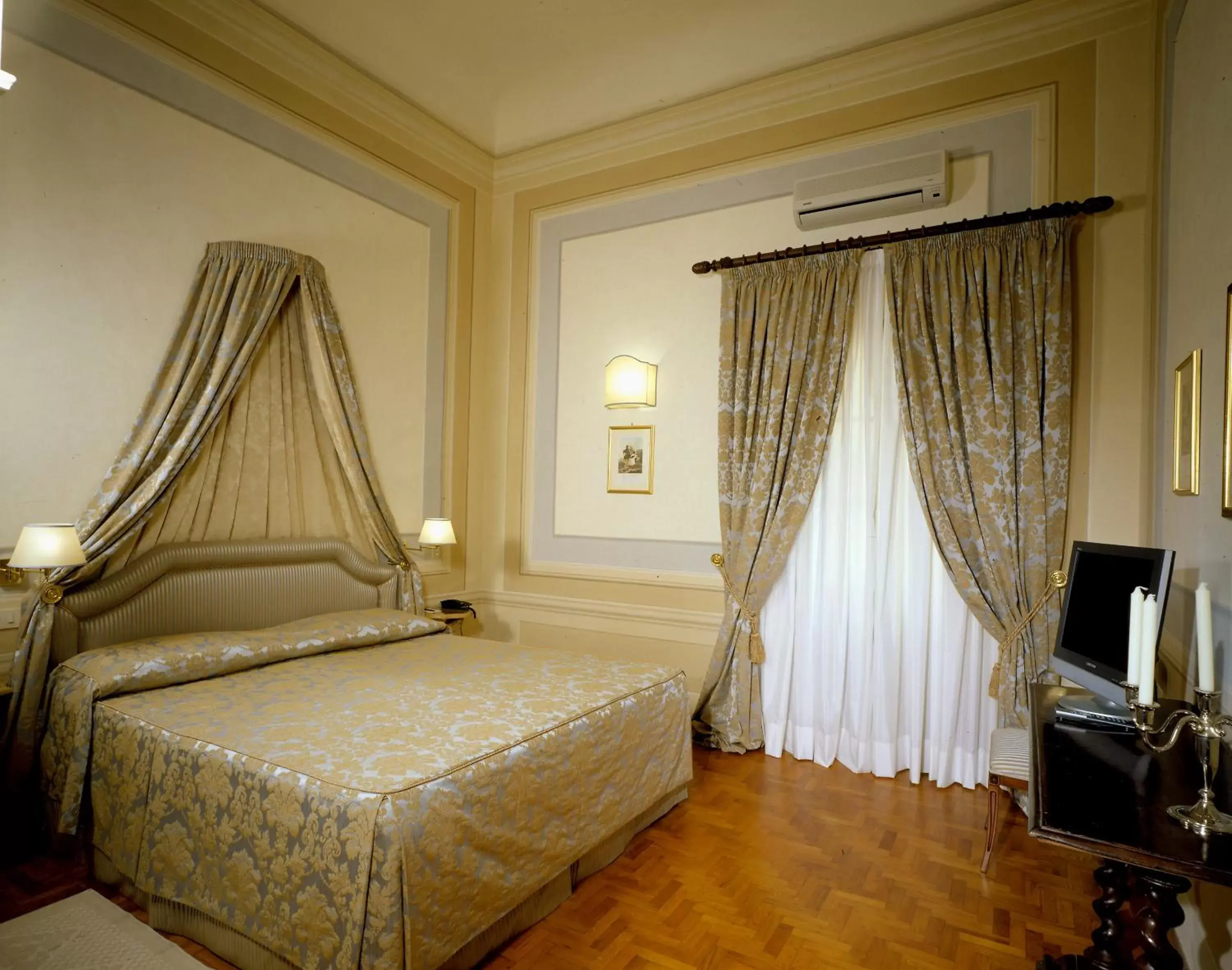 Bed in Palazzo Niccolini al Duomo