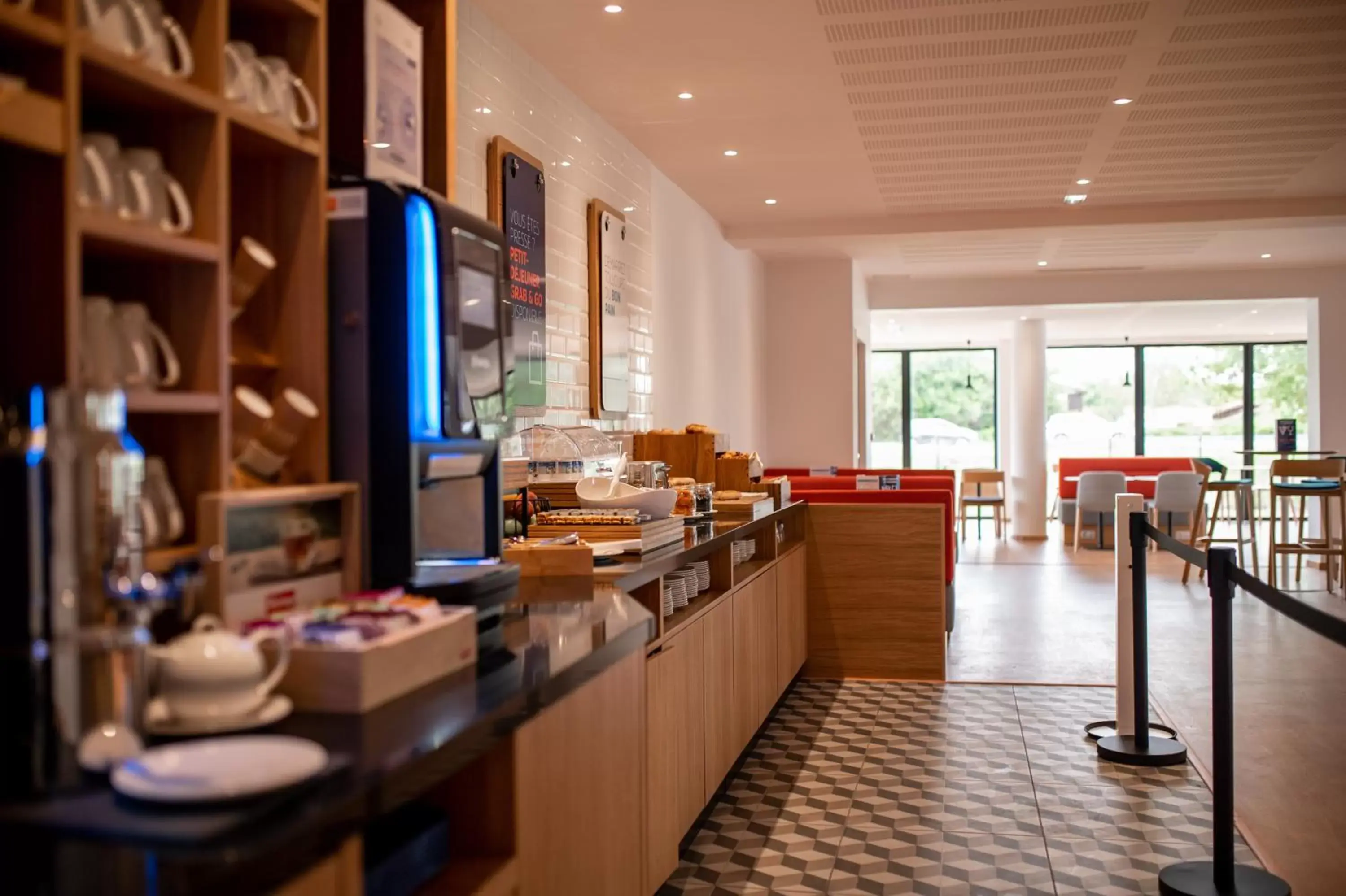 Buffet breakfast, Restaurant/Places to Eat in Holiday Inn Express - Arcachon - La Teste, an IHG Hotel