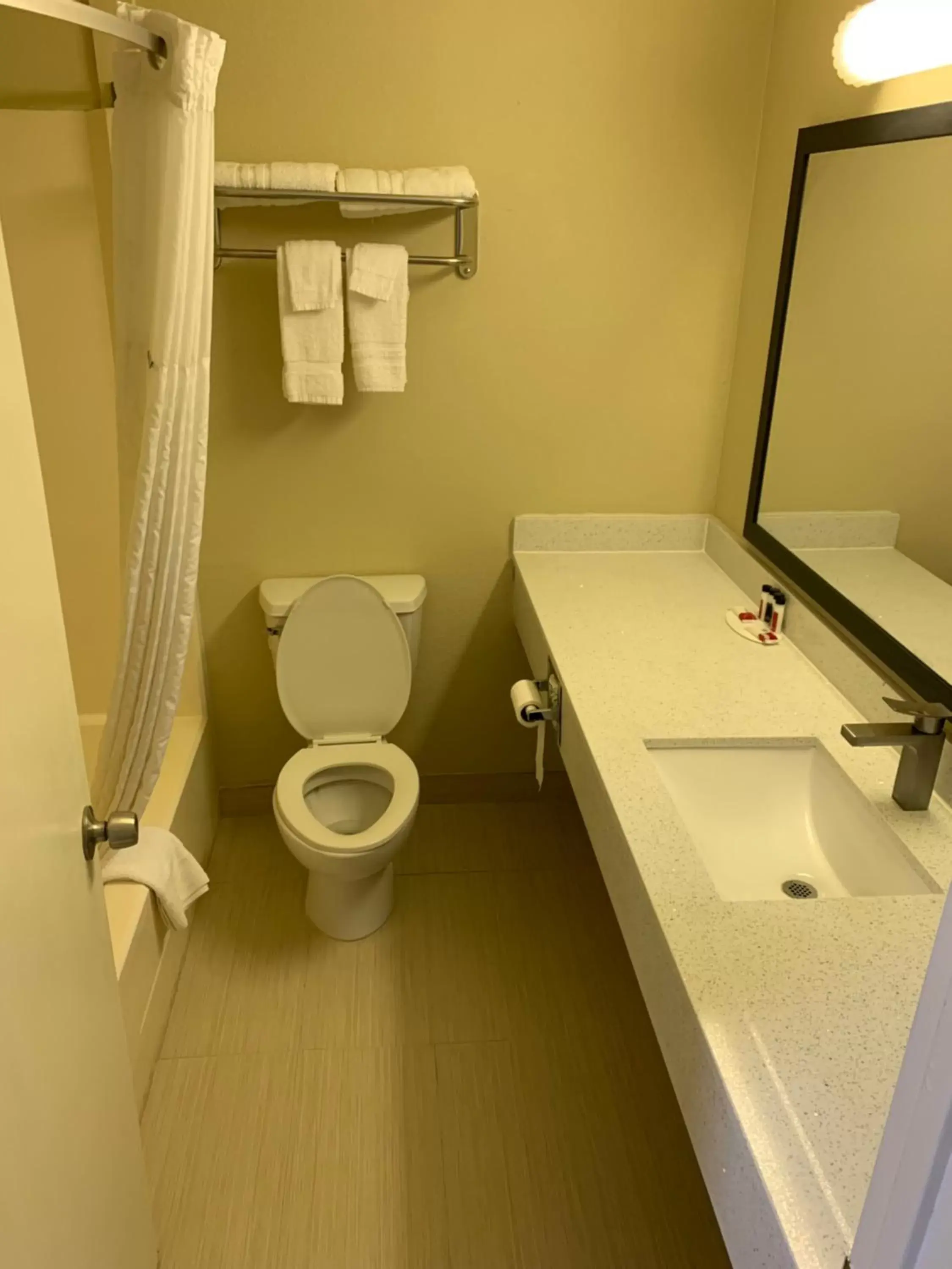 Queen Room with Bath Tub - Mobility Accessible/Non-Smoking in Travelodge by Wyndham Odessa Queen Room with Bath Tub - Mobility Accessible/Non-Smoking in Travelodge by Wyndham Odessa