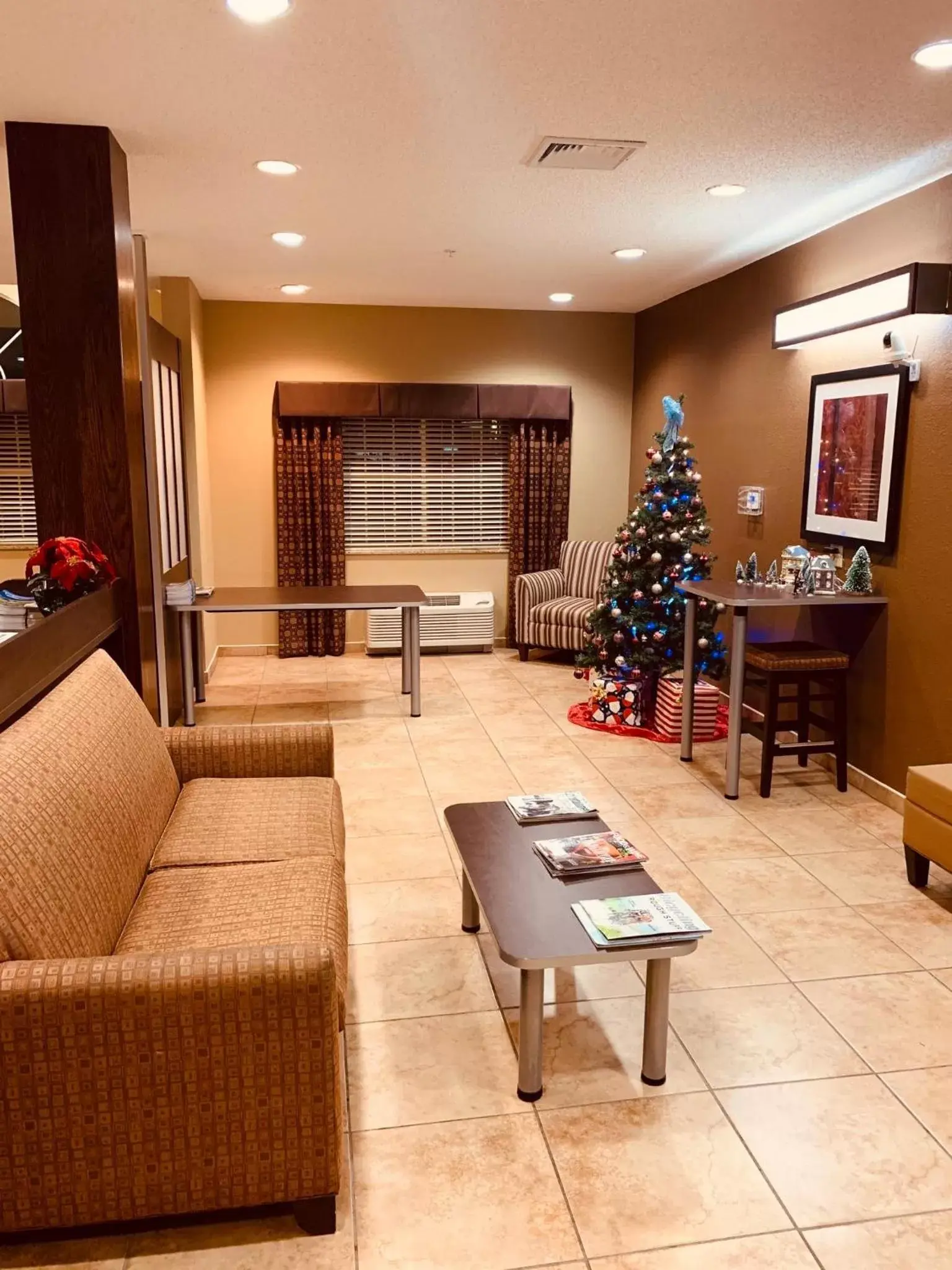 Seating area, Lobby/Reception in Microtel Inn & Suites-Sayre, PA