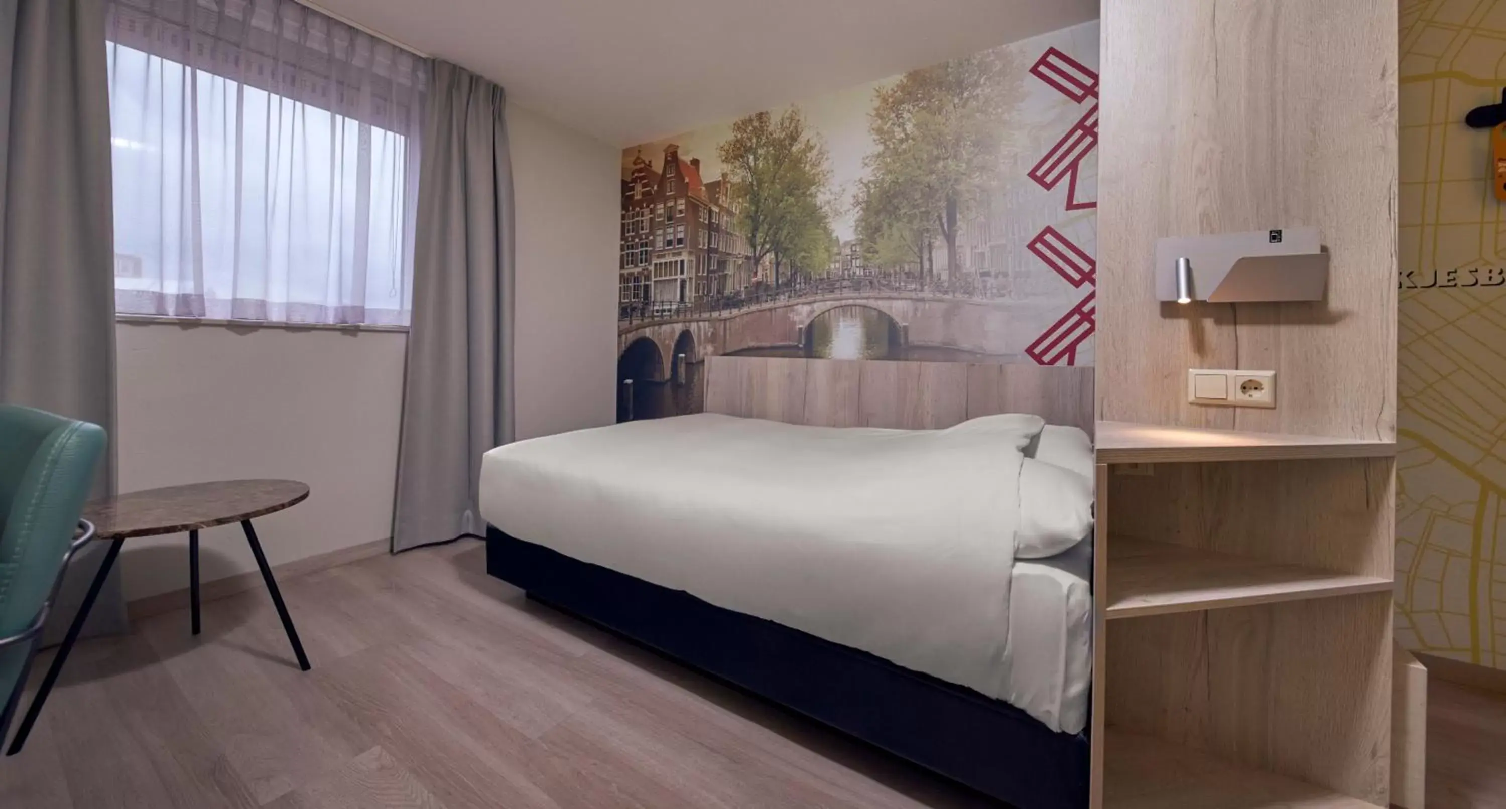 Bed in Inntel Hotels Amsterdam Centre