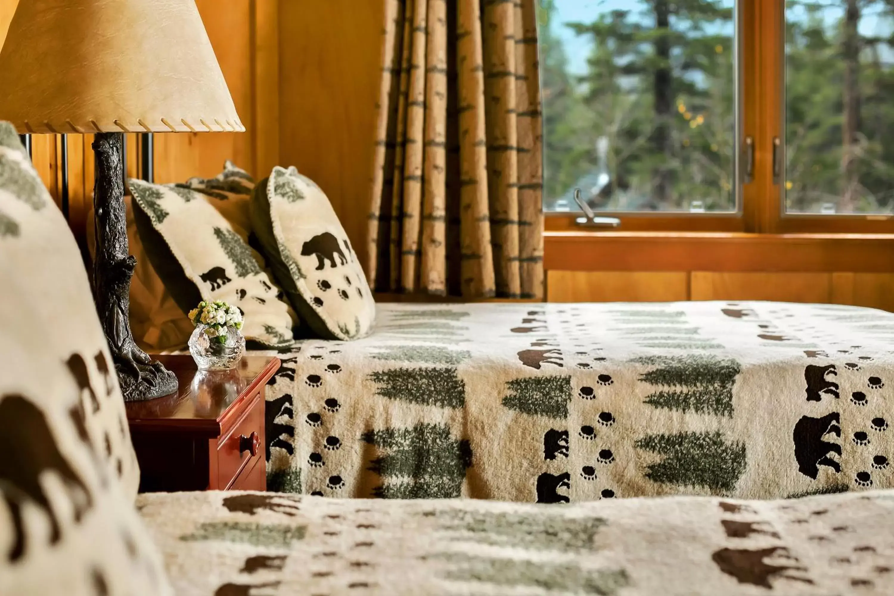 Bedroom, Bed in Tamarack Lodge