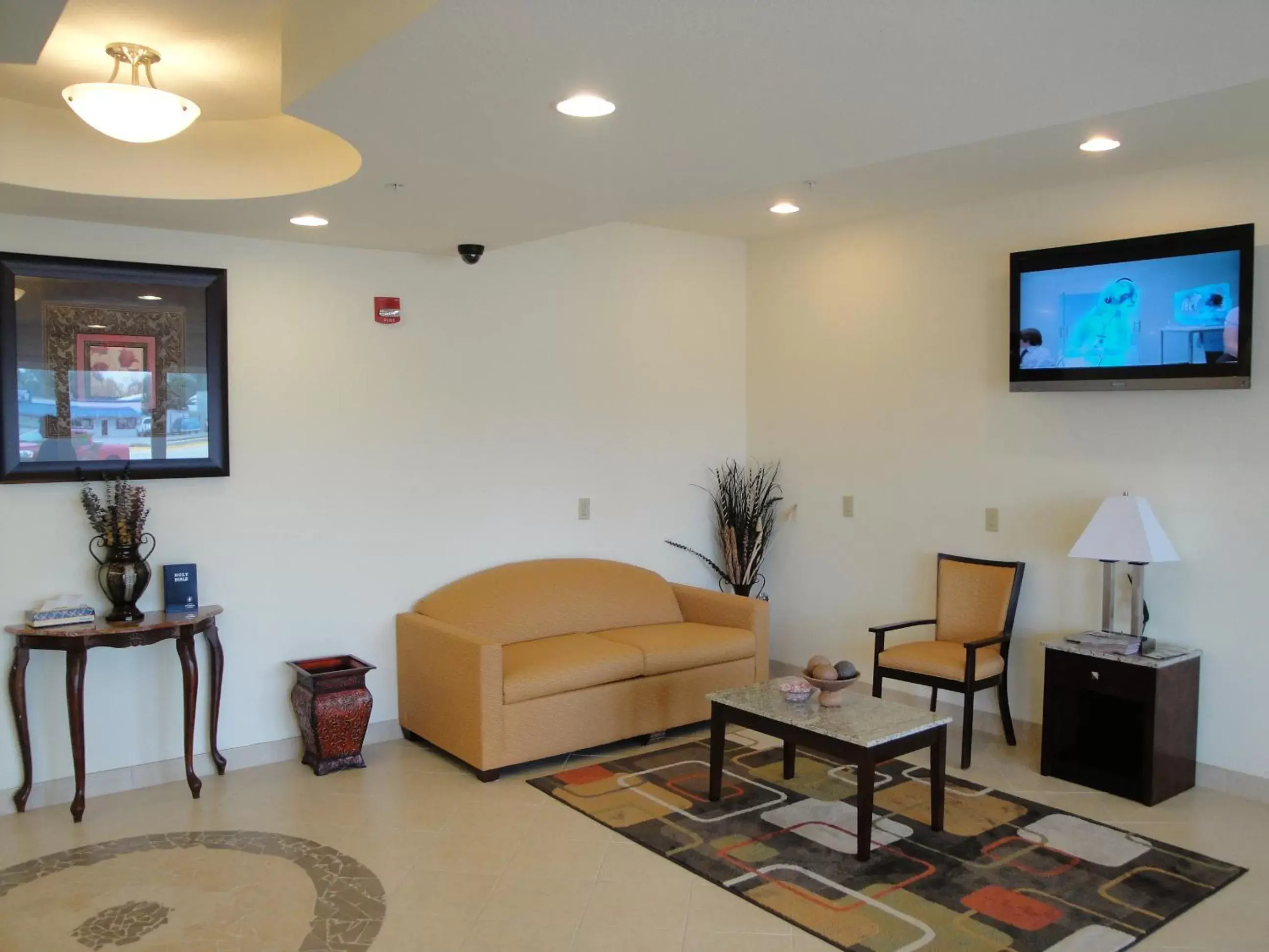 Lobby or reception, TV/Entertainment Center in Sands Inn & Suites