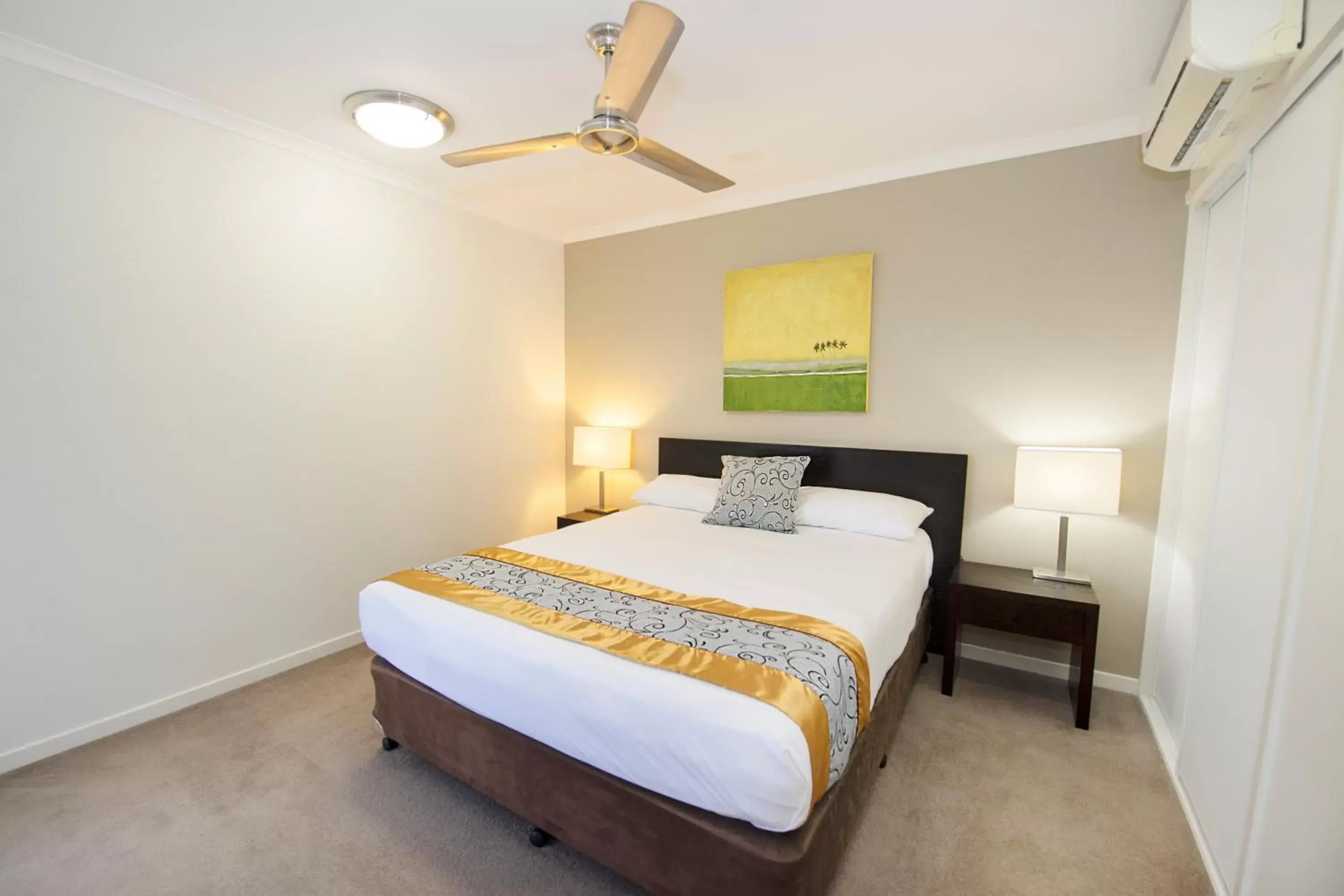 Bed in Gladstone City Central Apartment Hotel Official Bed in Gladstone City Central Apartment Hotel Official