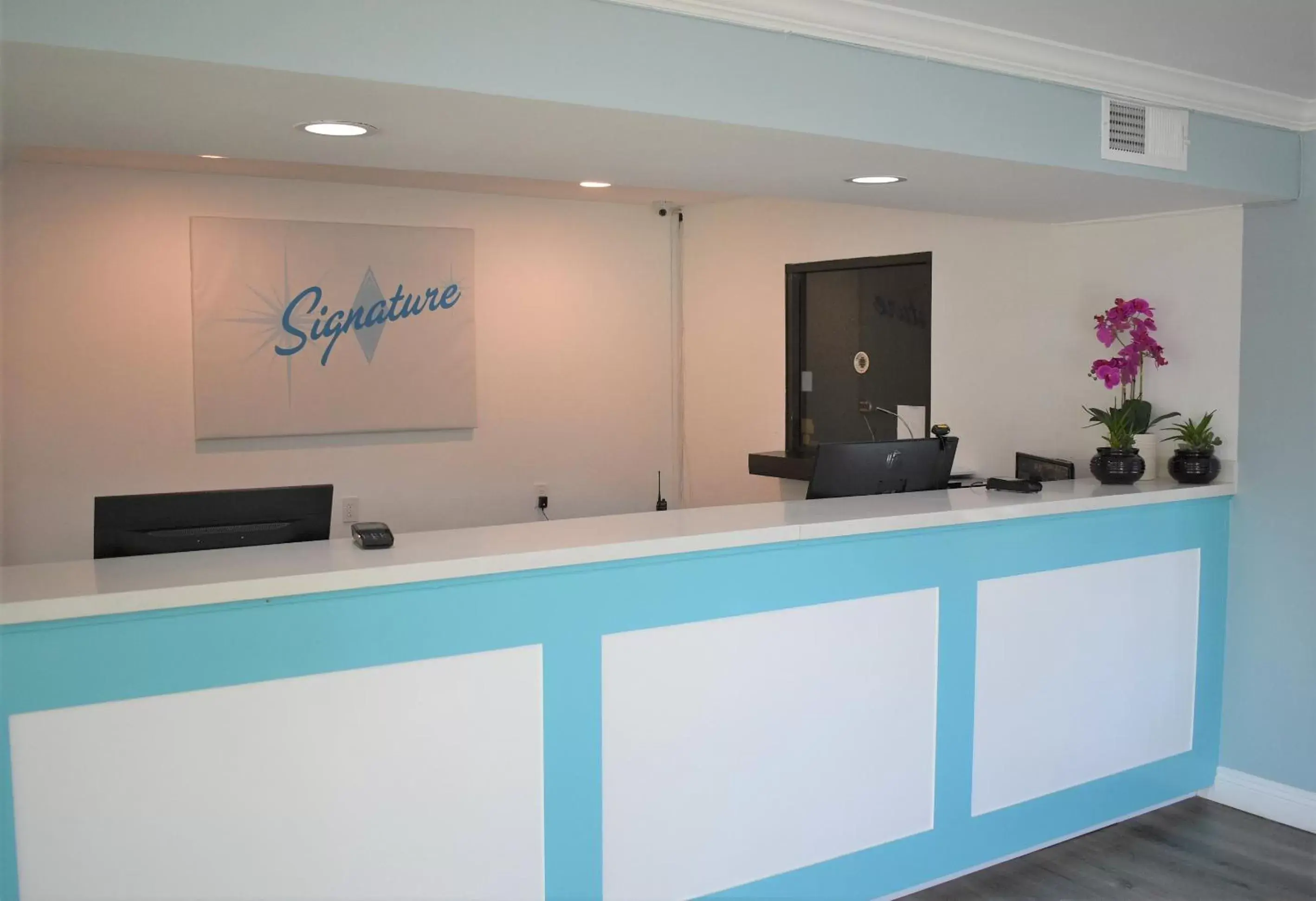 Lobby or reception in Signature Anaheim Maingate Lobby or reception in Signature Anaheim Maingate