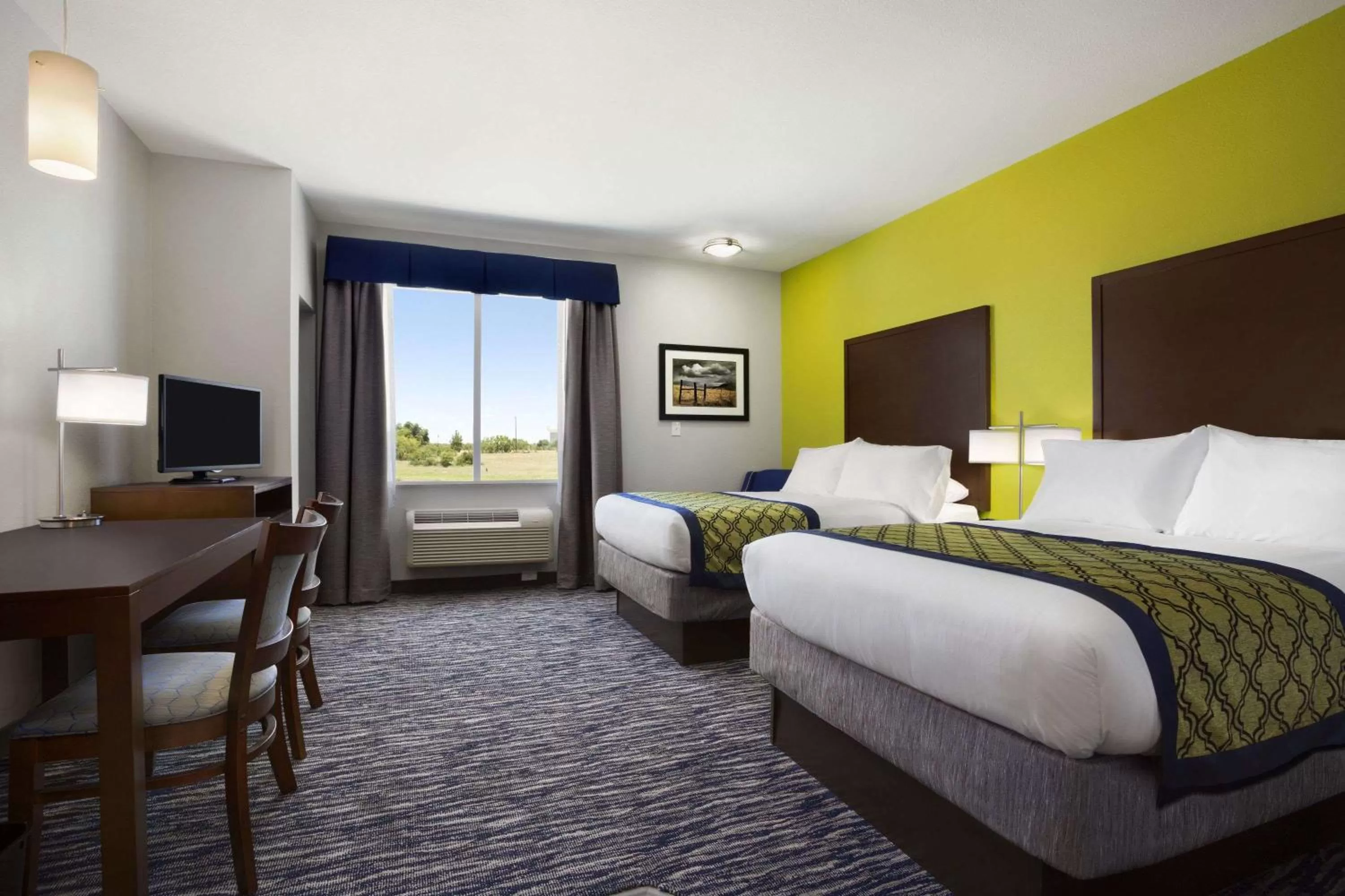 Photo of the whole room, Bed in Hawthorn Suites by Wyndham San Angelo