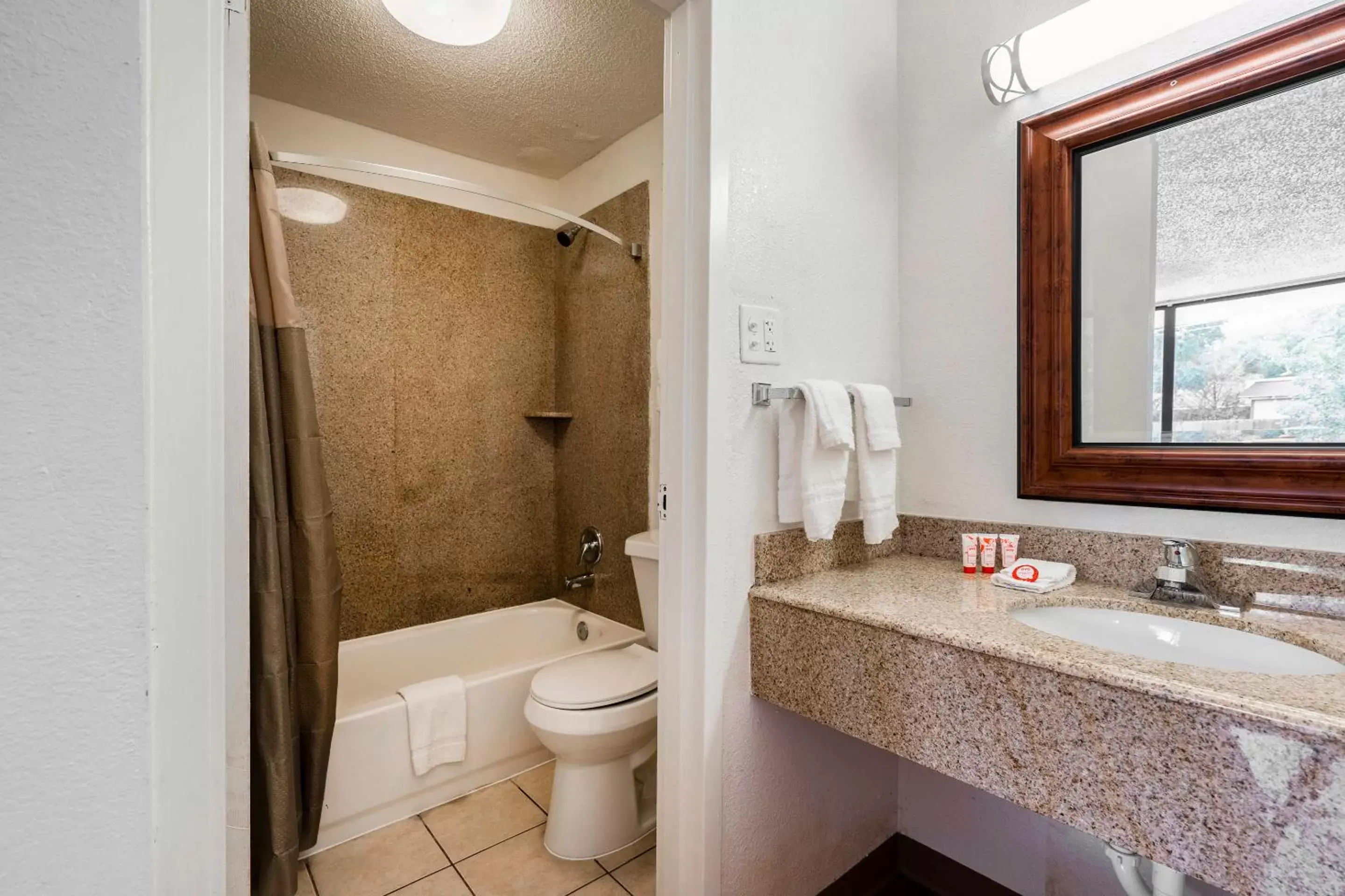 Bathroom in OYO Hotel Bossier City LA - Red River