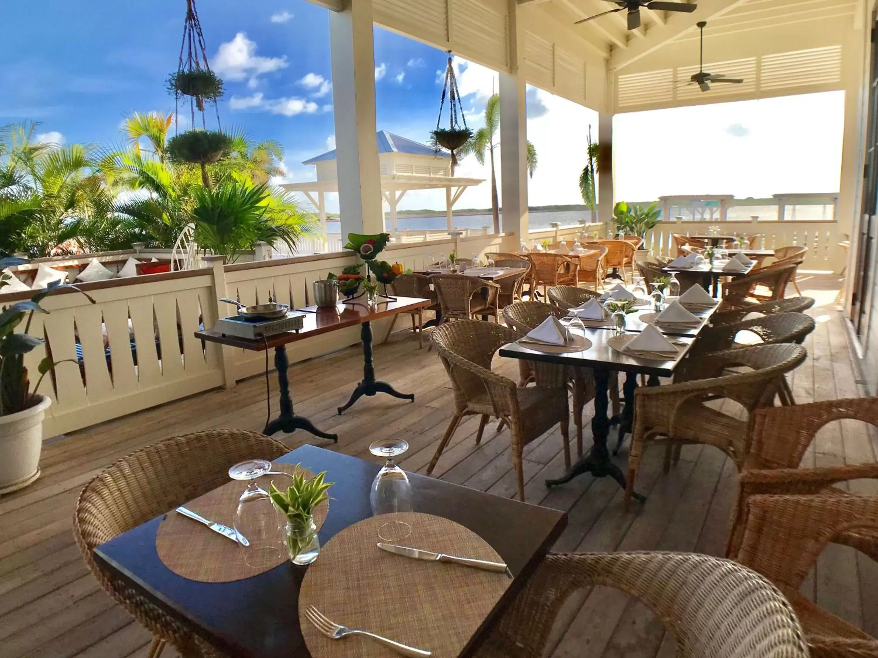 Restaurant/places to eat in Mahogany Bay Resort and Beach Club, Curio Collection Restaurant/places to eat in Mahogany Bay Resort and Beach Club, Curio Collection
