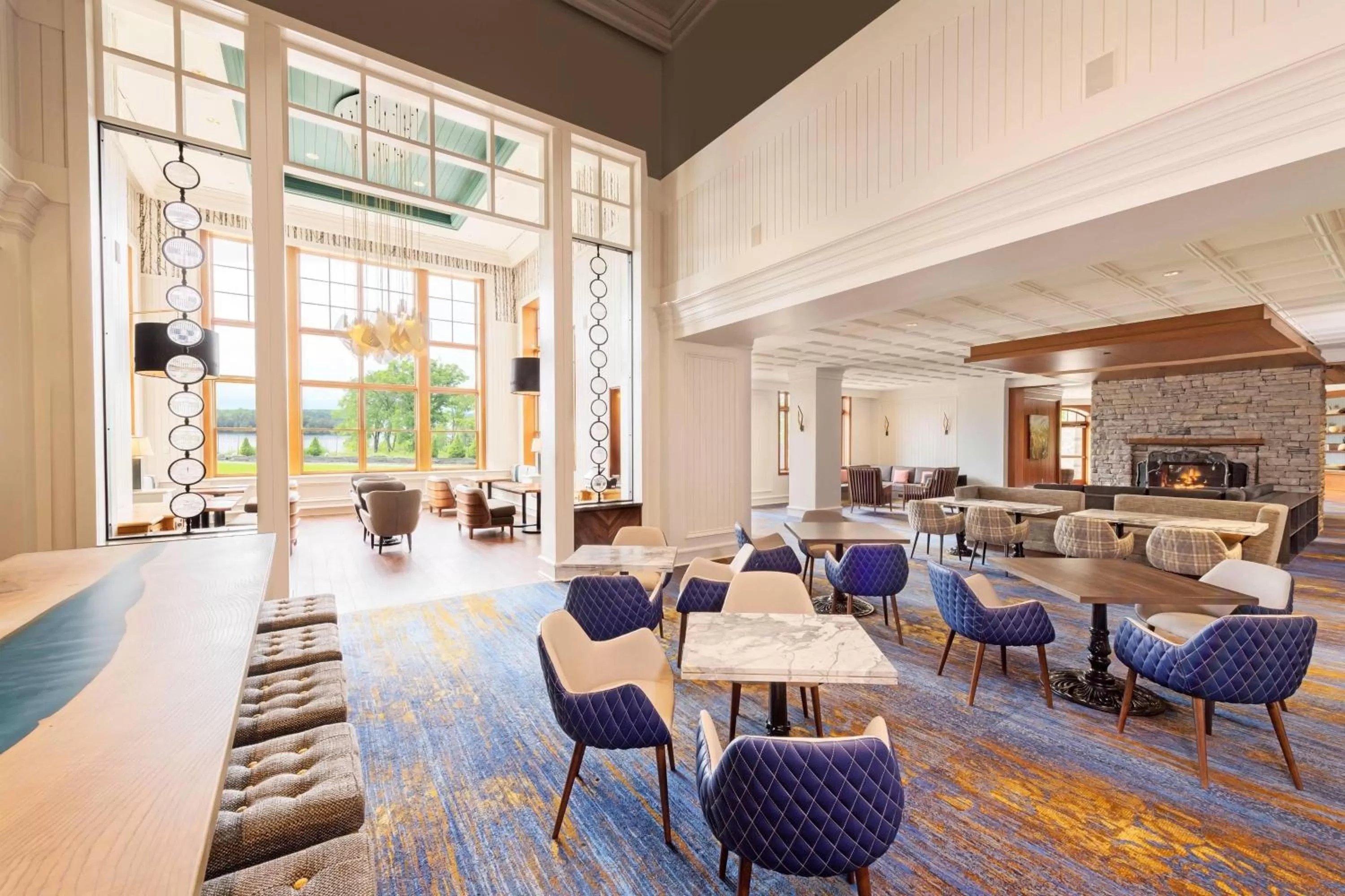 Lounge or bar in JW Marriott The Rosseau Muskoka Resort & Spa