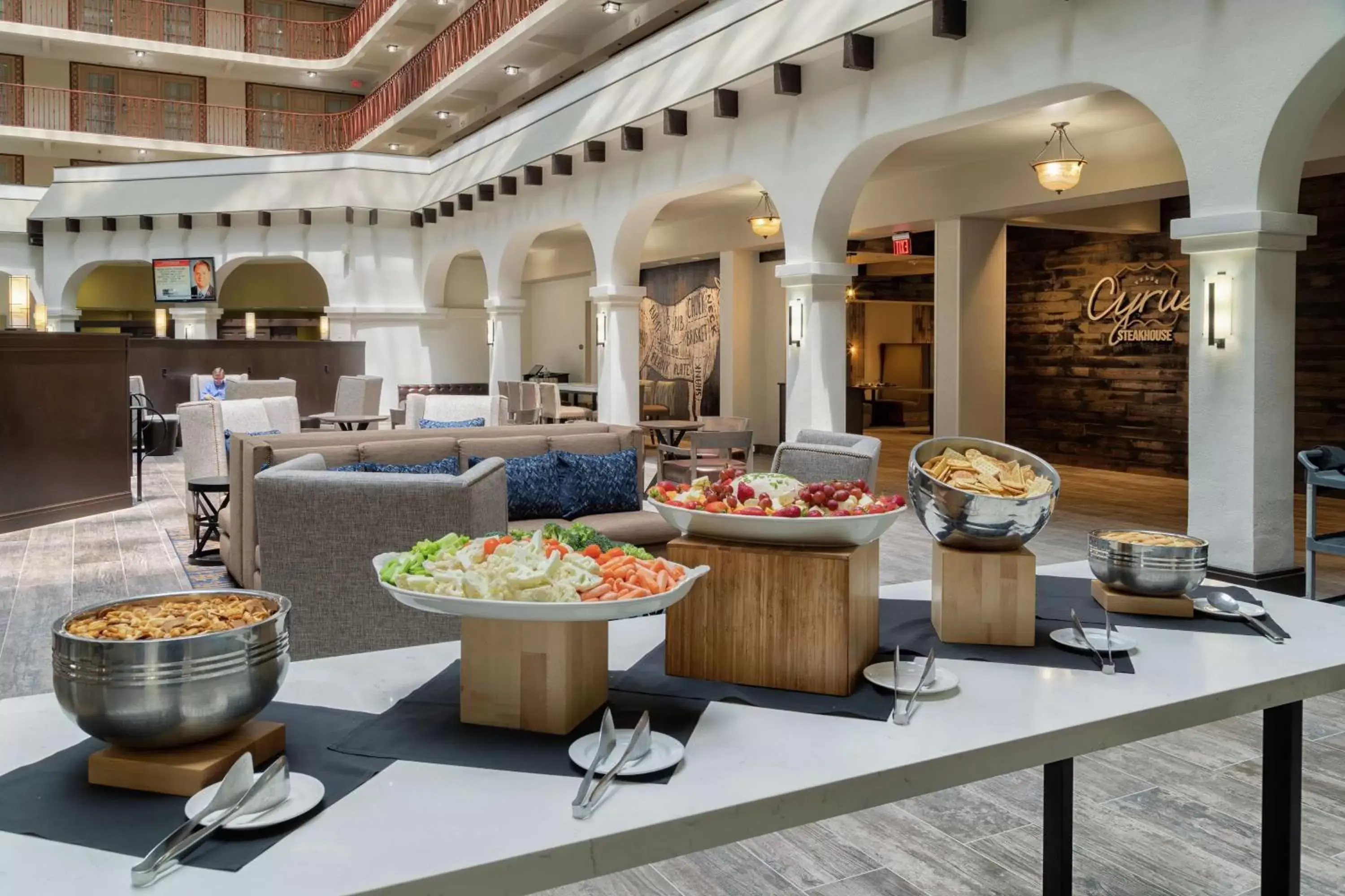 Dining area in Embassy Suites by Hilton Tulsa I-44