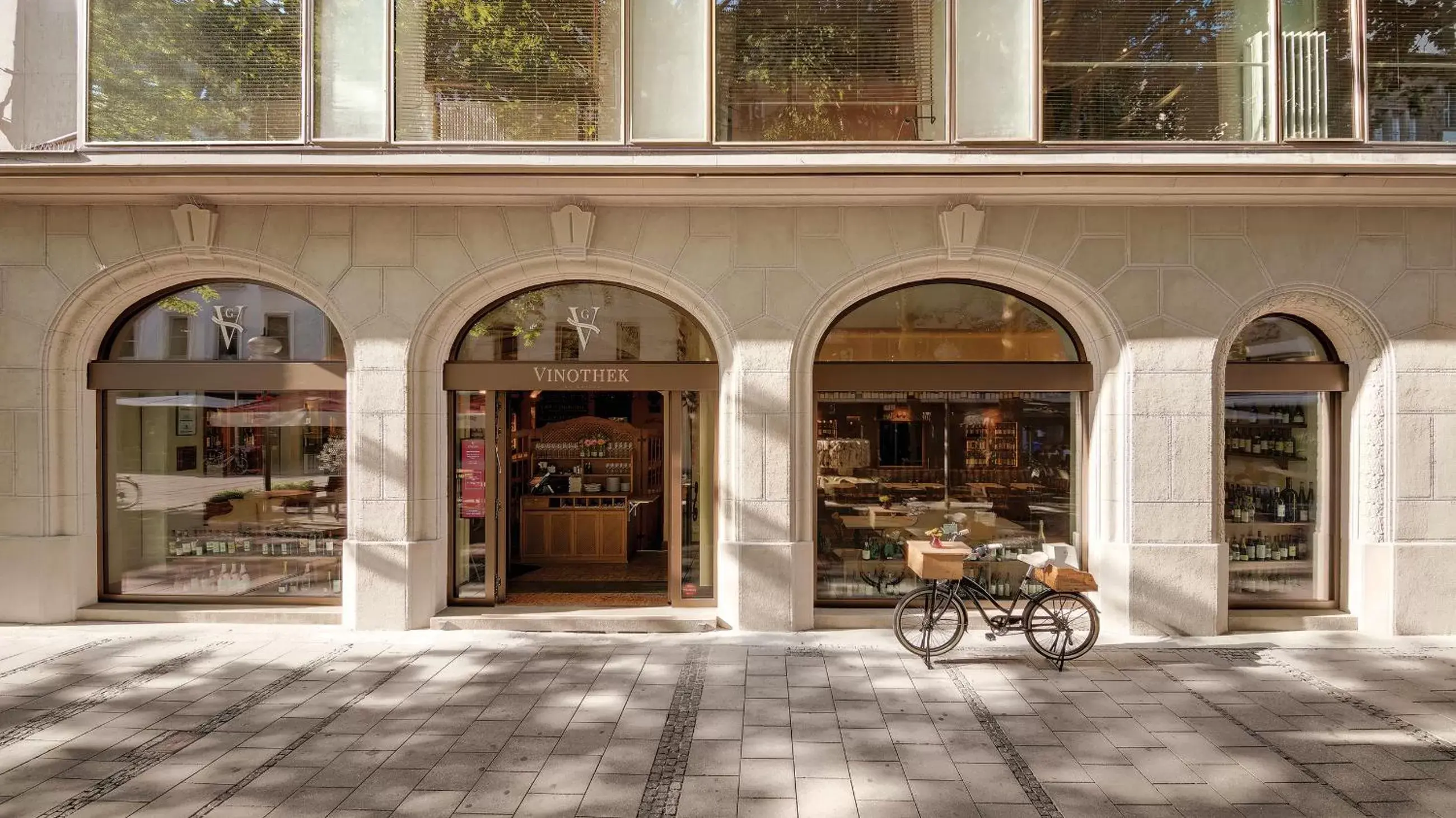 Facade/entrance in Excelsior by Geisel Facade/entrance in Excelsior by Geisel