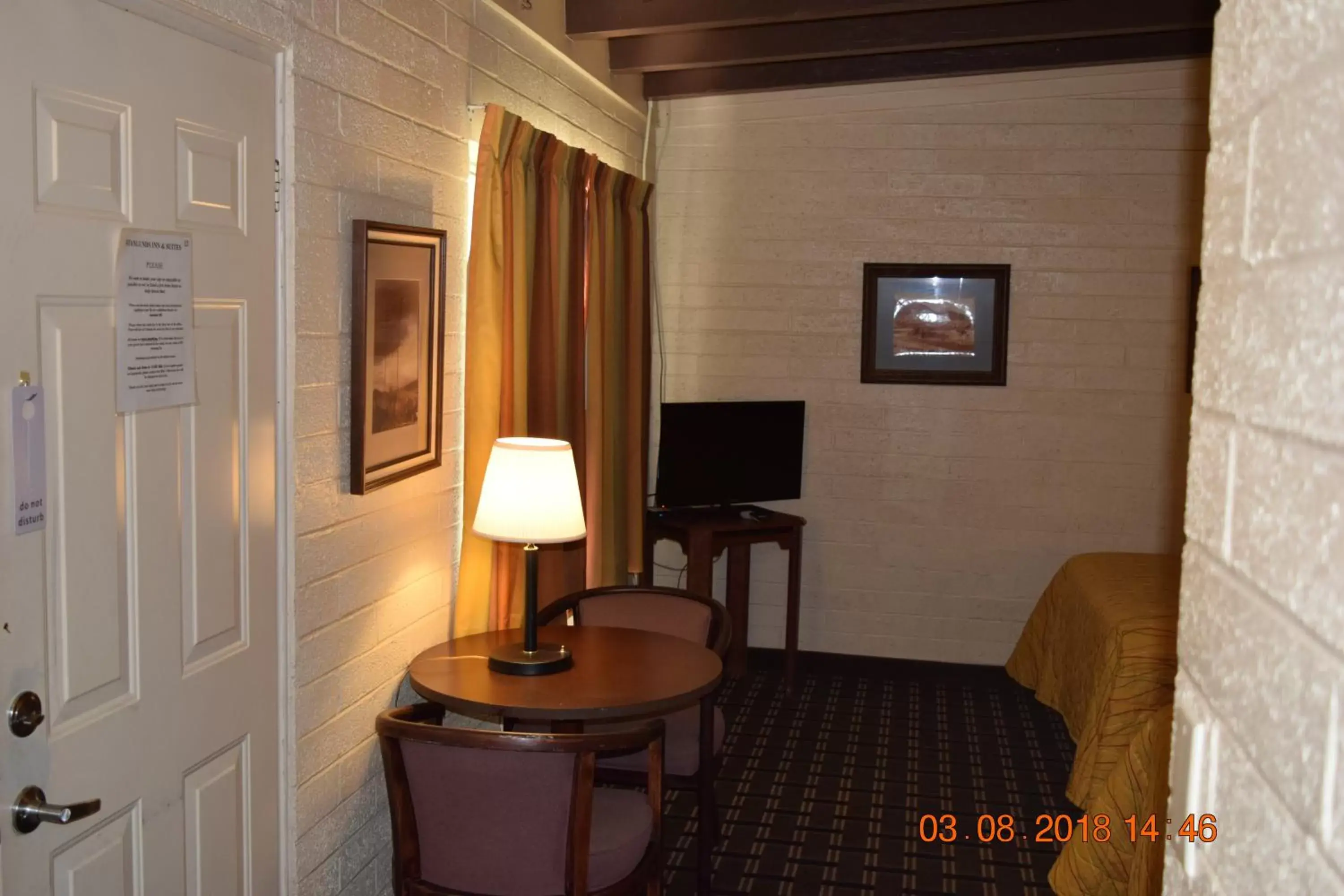 TV/Entertainment Center in Stanlunds Inn and Suites