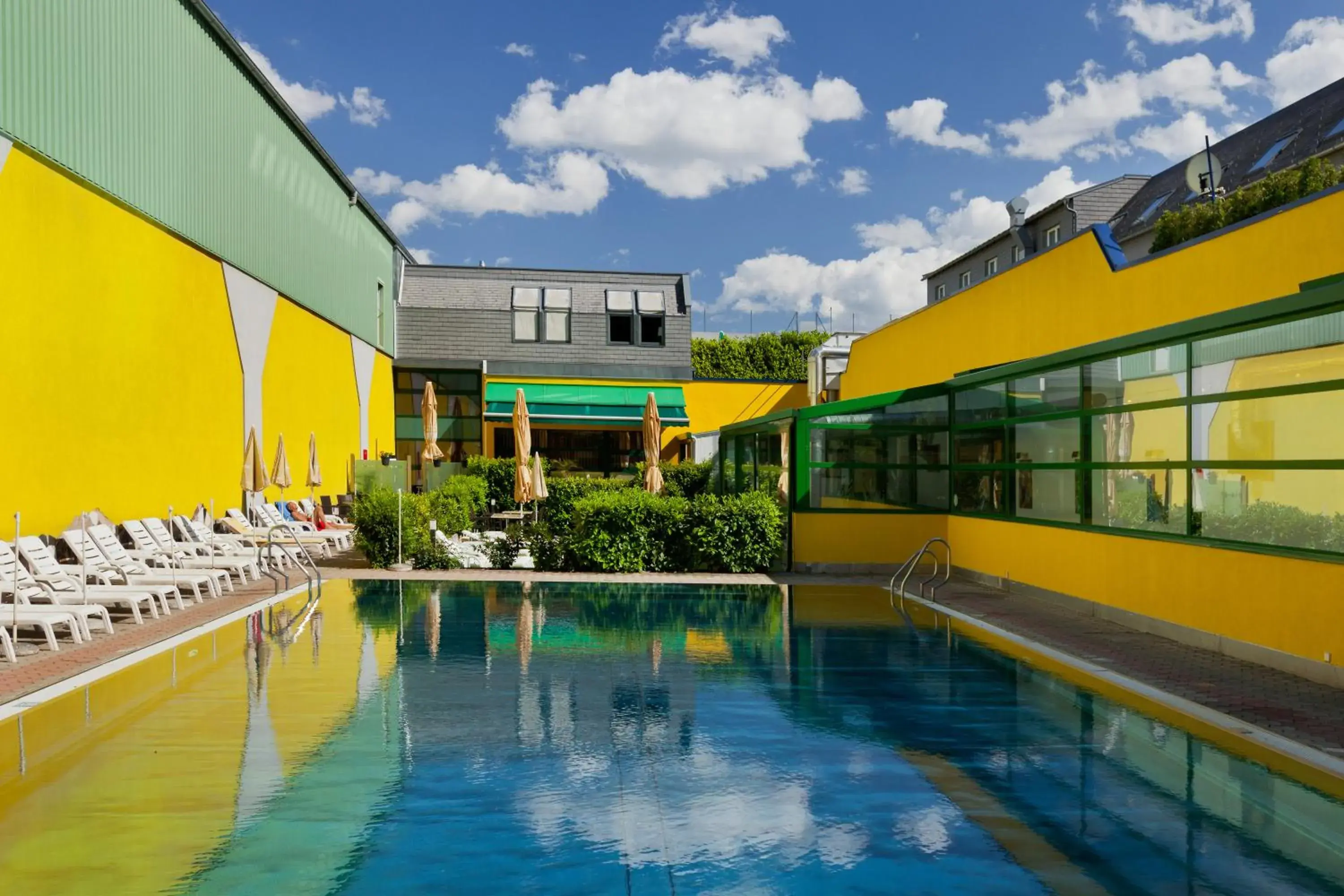 Property building, Swimming Pool in Vienna Sporthotel