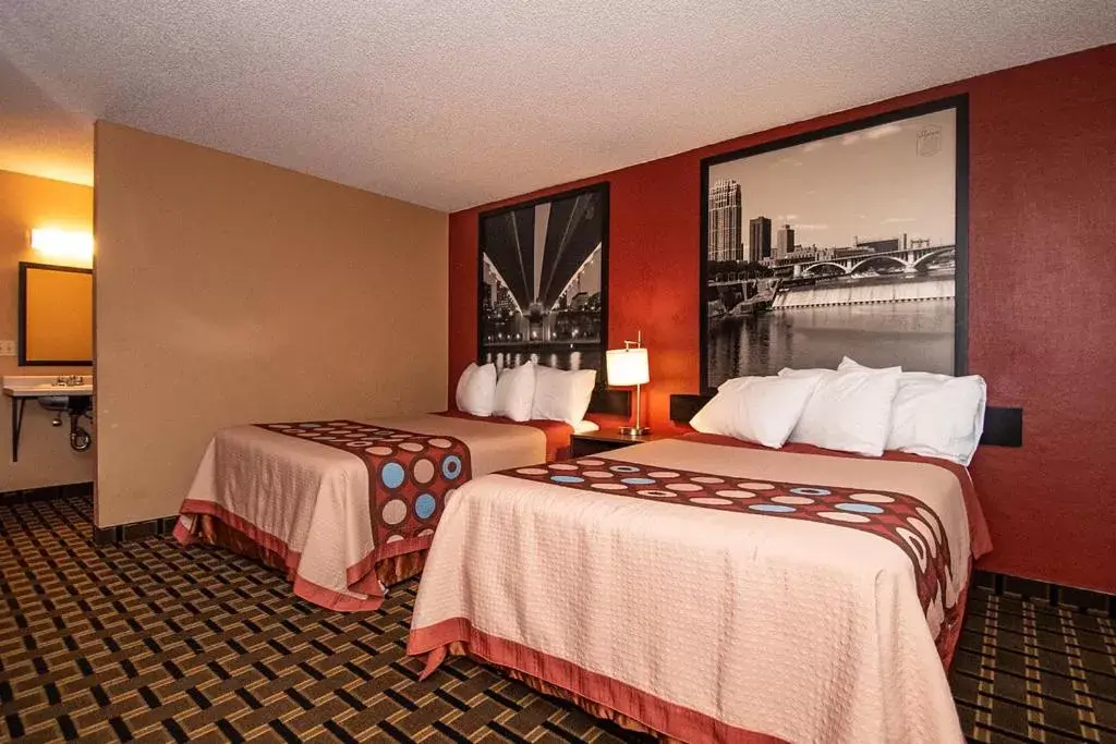 Photo of the whole room, Bed in Super 8 by Wyndham Brooklyn Center/MPLS Photo of the whole room, Bed in Super 8 by Wyndham Brooklyn Center/MPLS