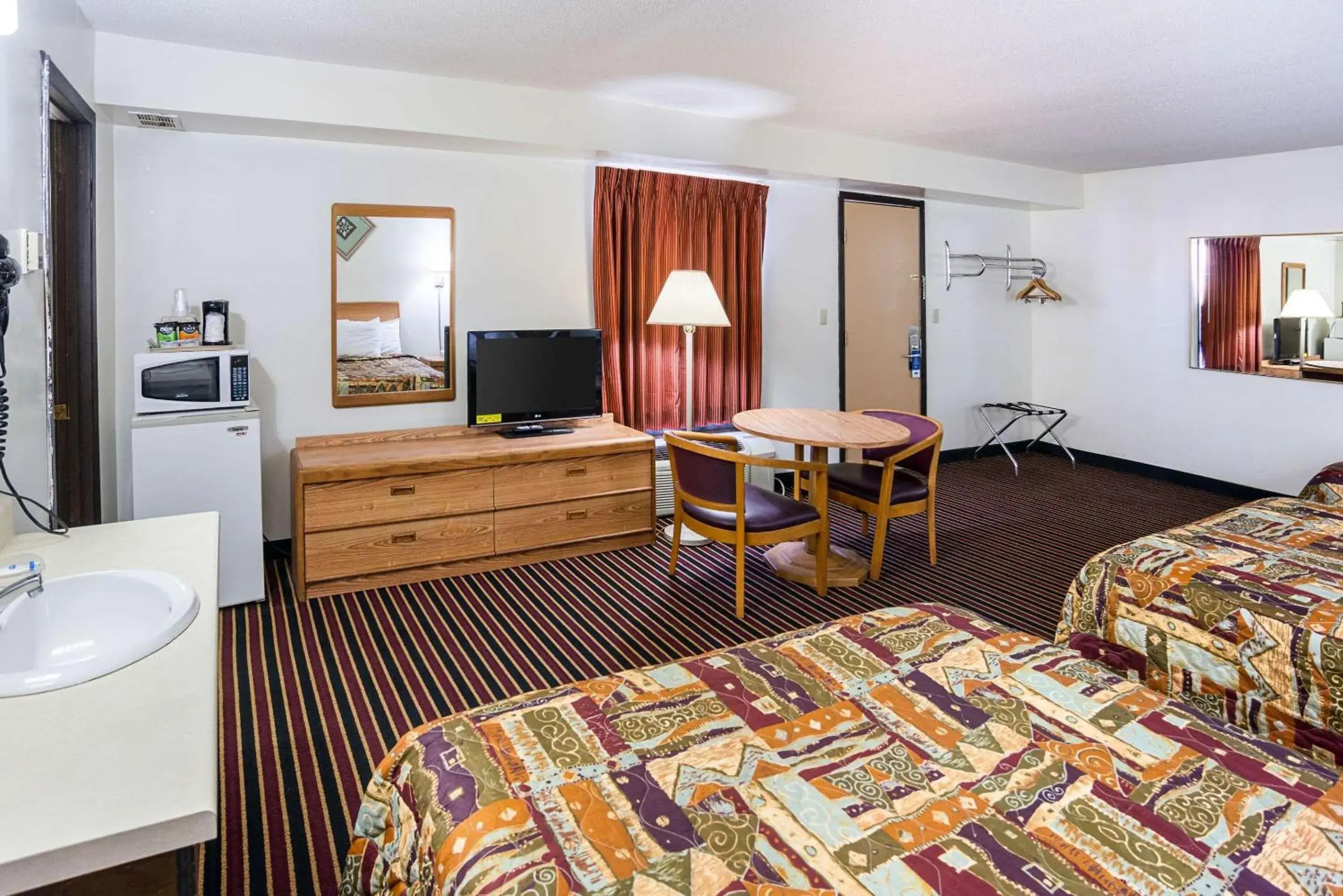 Photo of the whole room in Rodeway Inn & Suites Austin