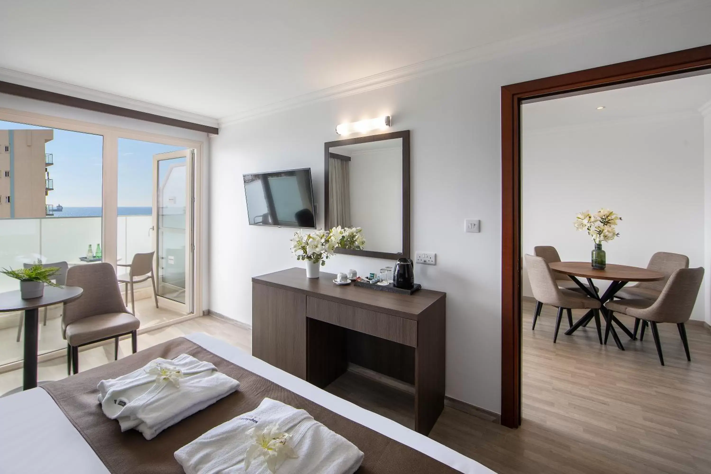 Bedroom in Kapetanios Limassol Hotel