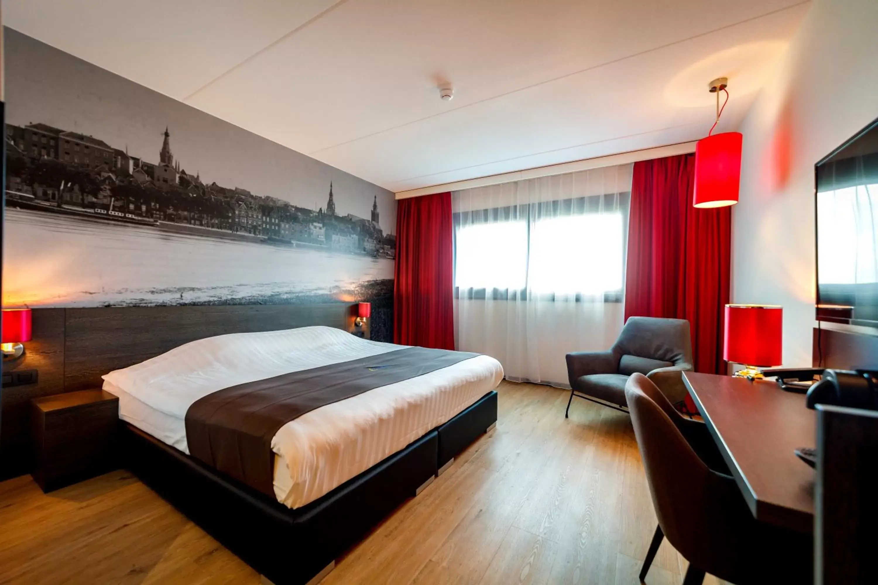 Photo of the whole room, Bed in Best Western Plus Amsterdam Airport Hotel