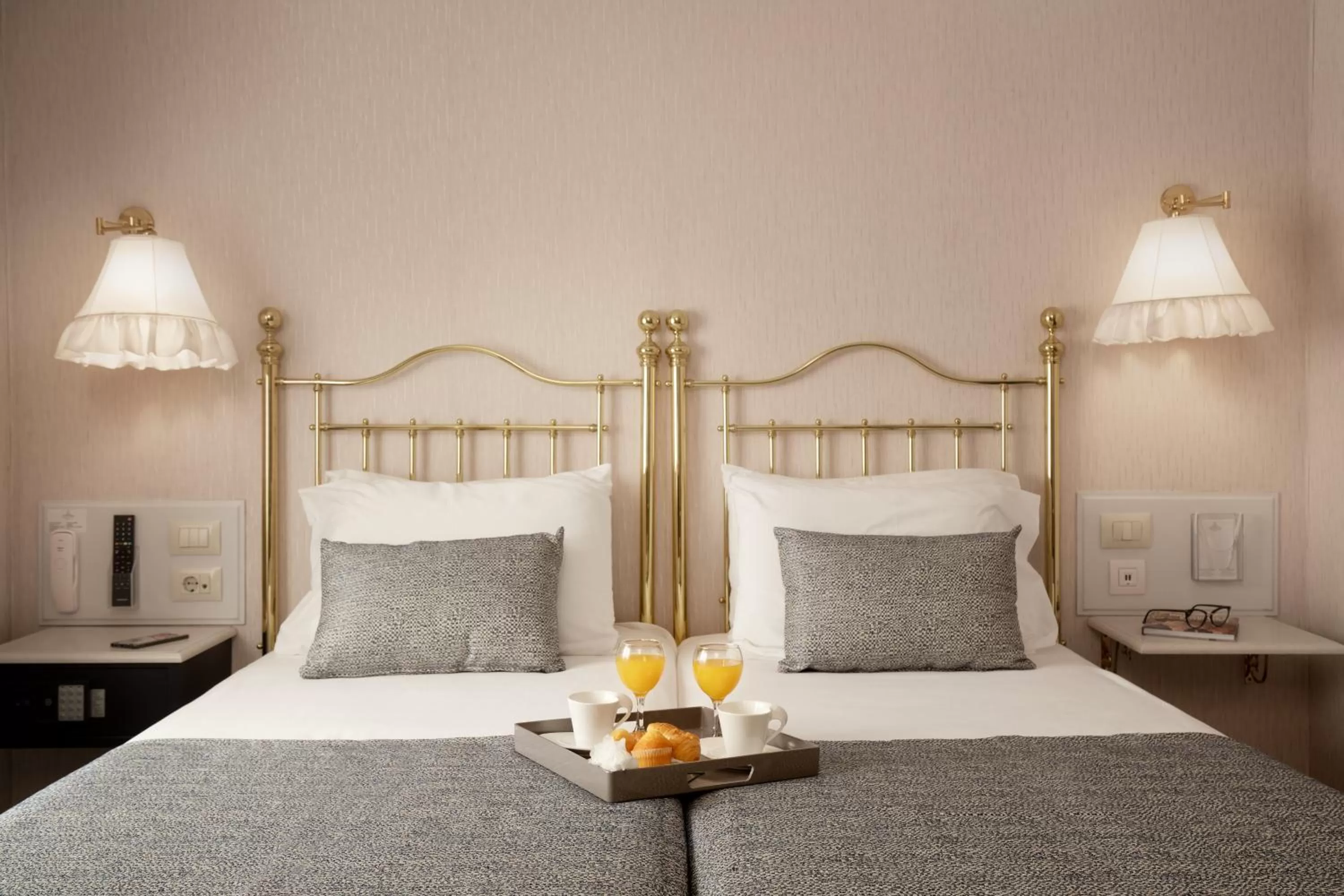 Coffee/tea facilities, Bed in Hotel Continental Barcelona