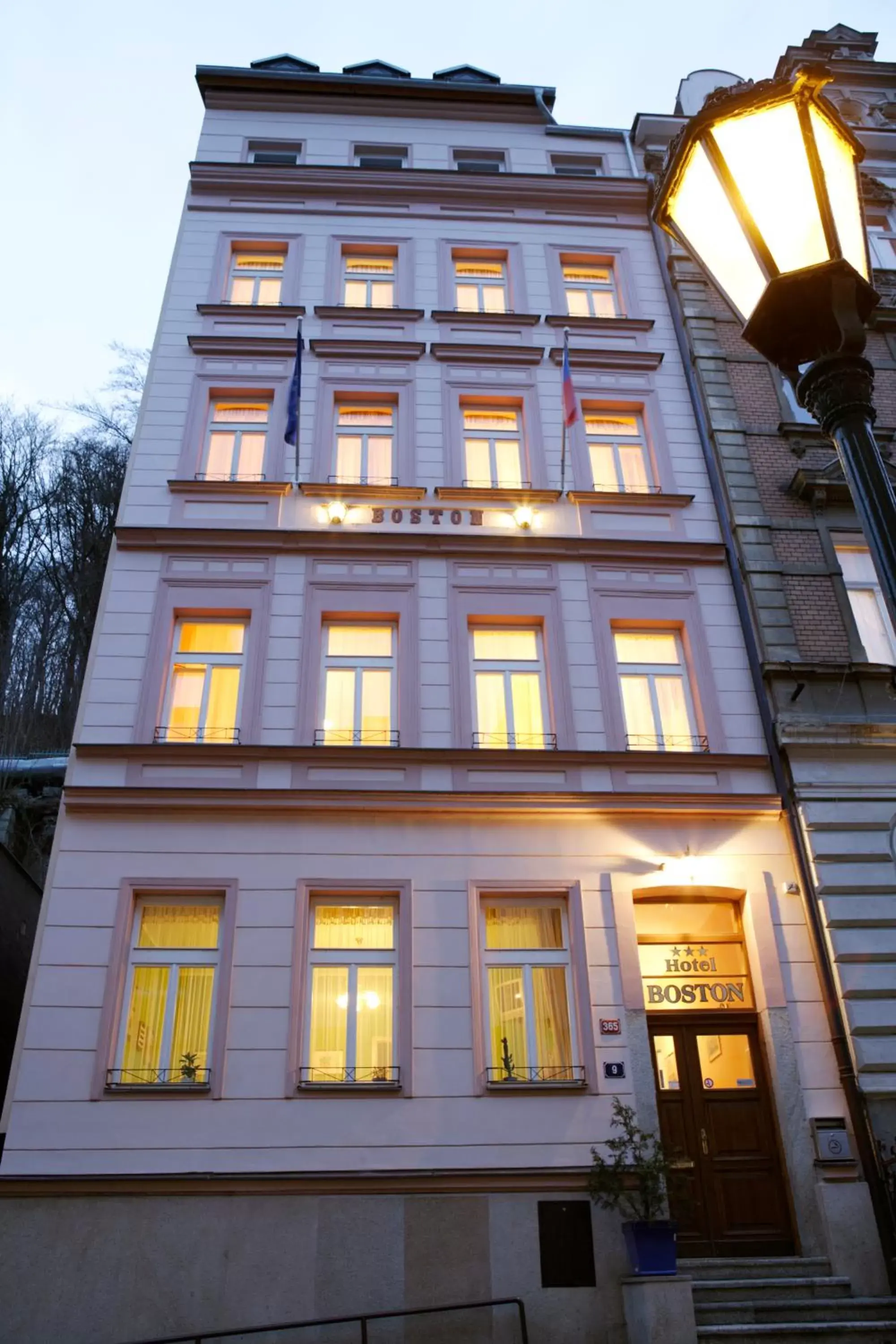 Facade/entrance, Property Building in Hotel Boston