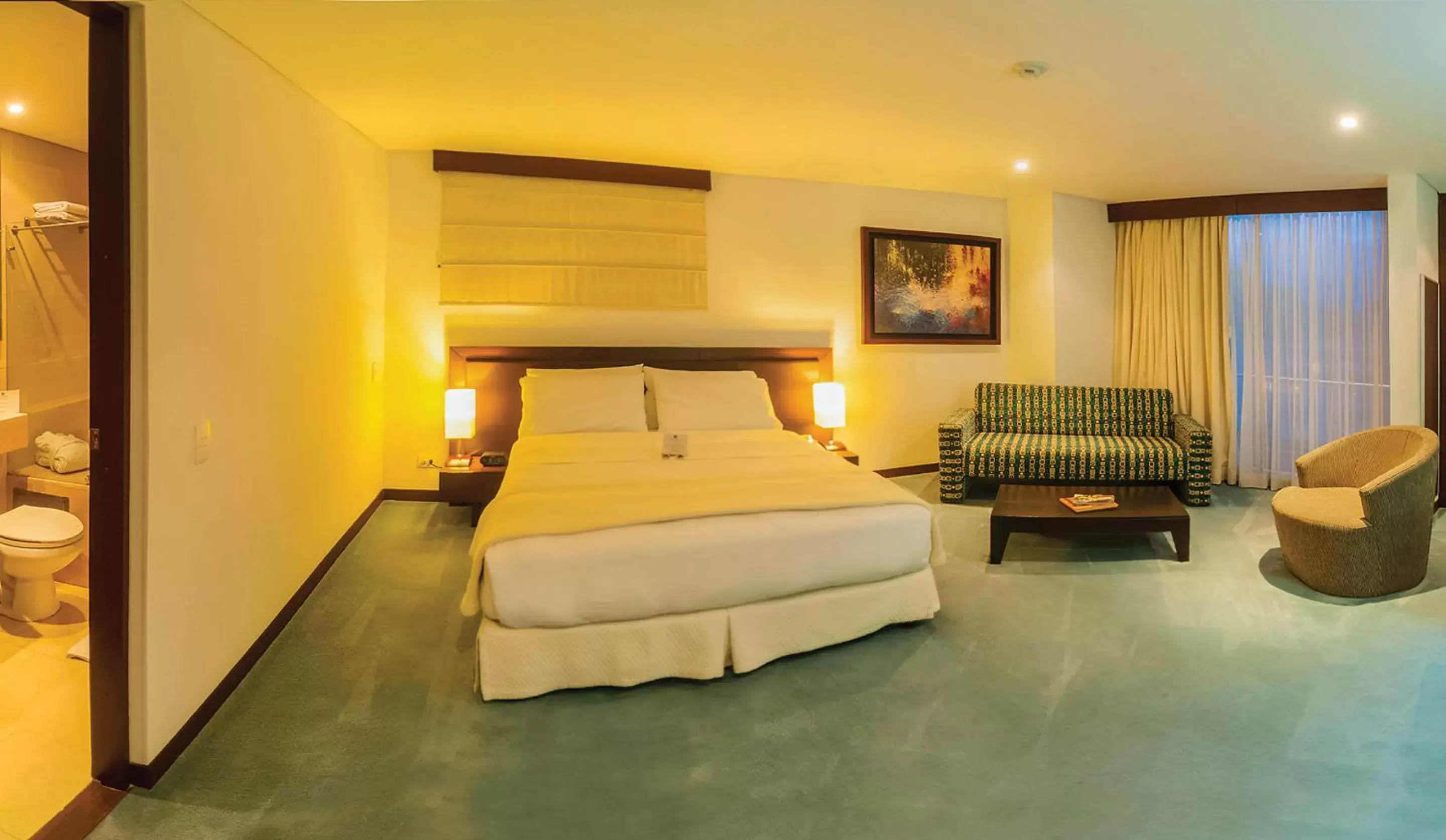 Photo of the whole room, Bed in Blue Suites Hotel