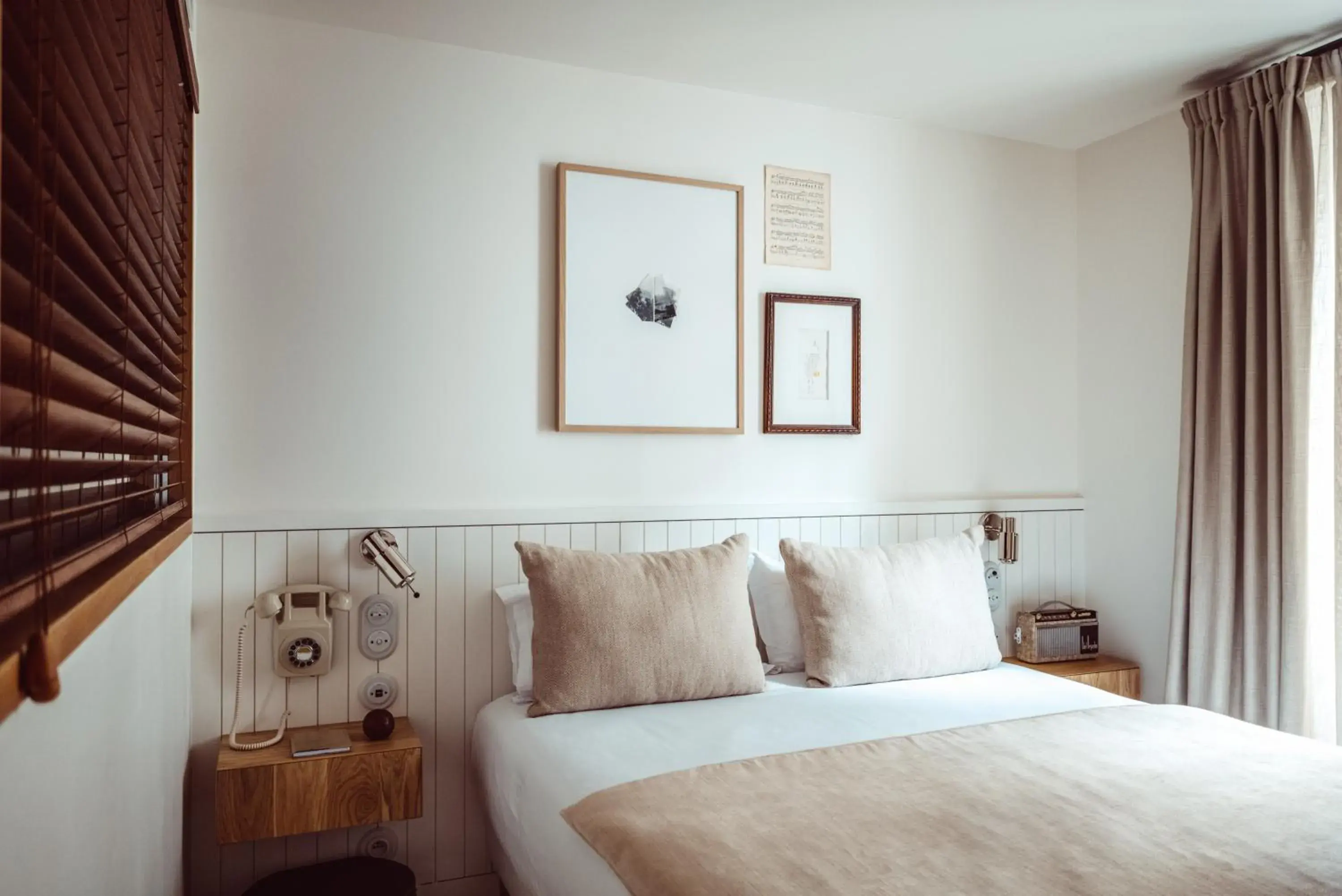 Photo of the whole room, Bed in Hôtel Monsieur Aristide