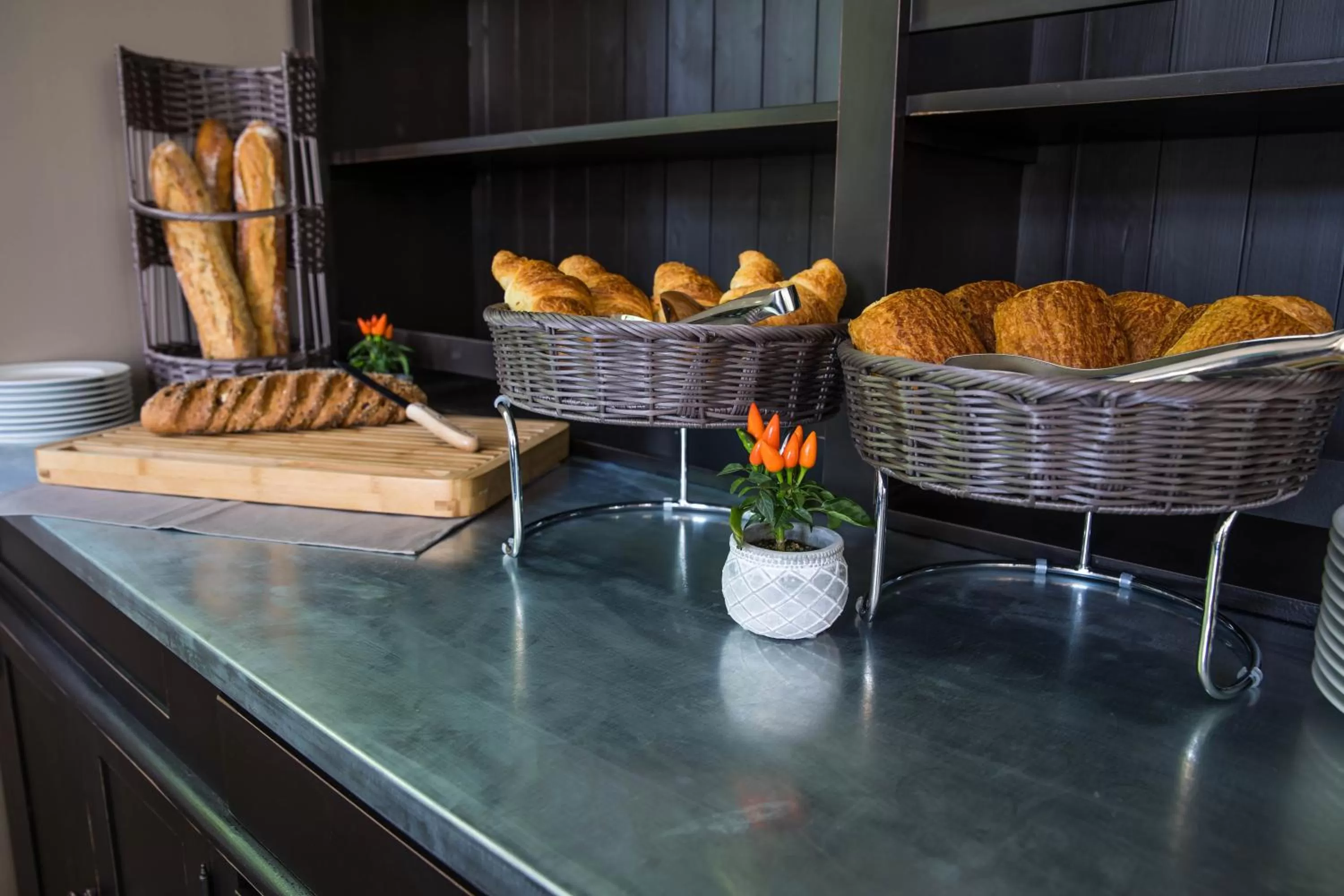 Restaurant/places to eat in Hôtel de la Tabletterie