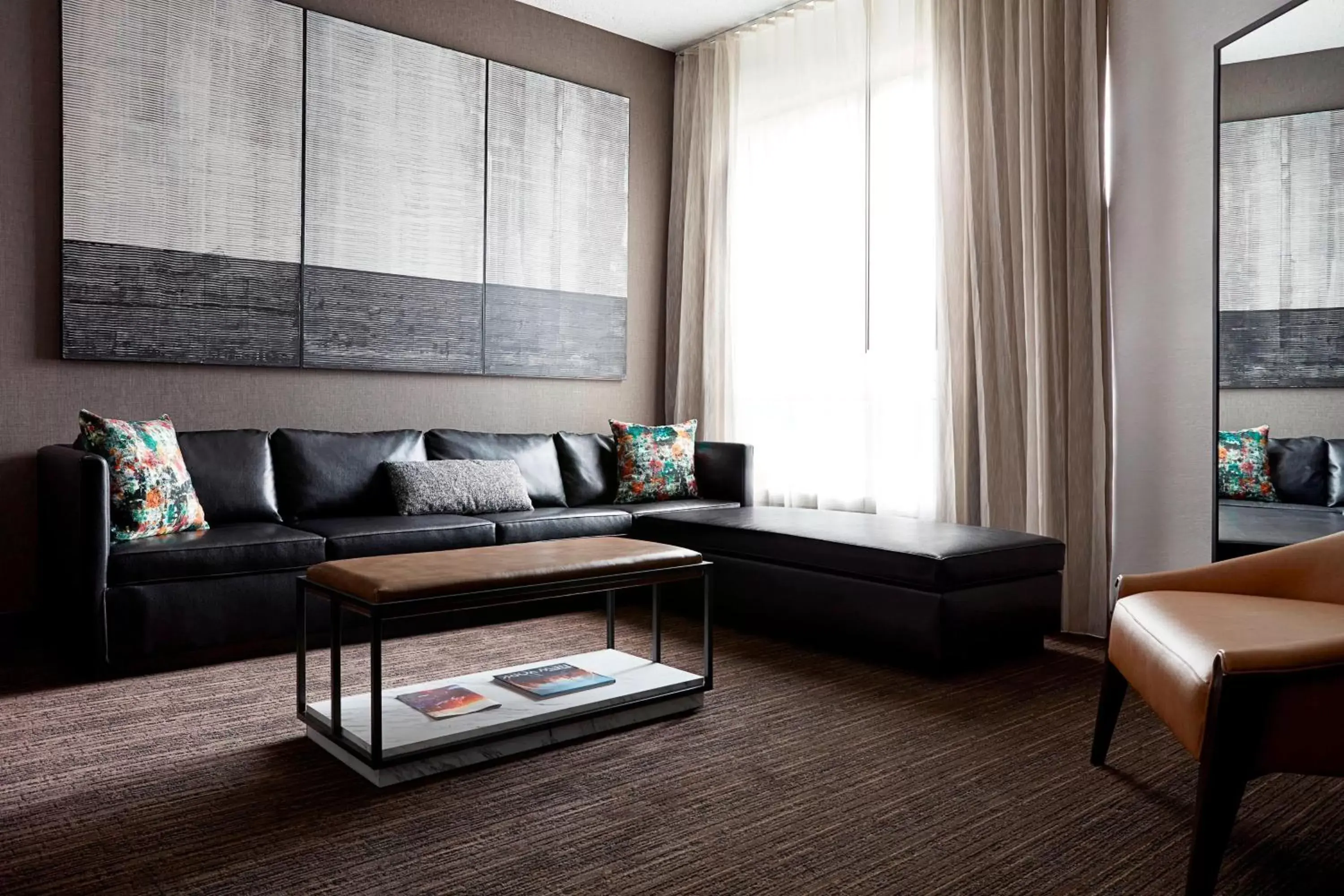 Photo of the whole room, Seating Area in New York Marriott at the Brooklyn Bridge