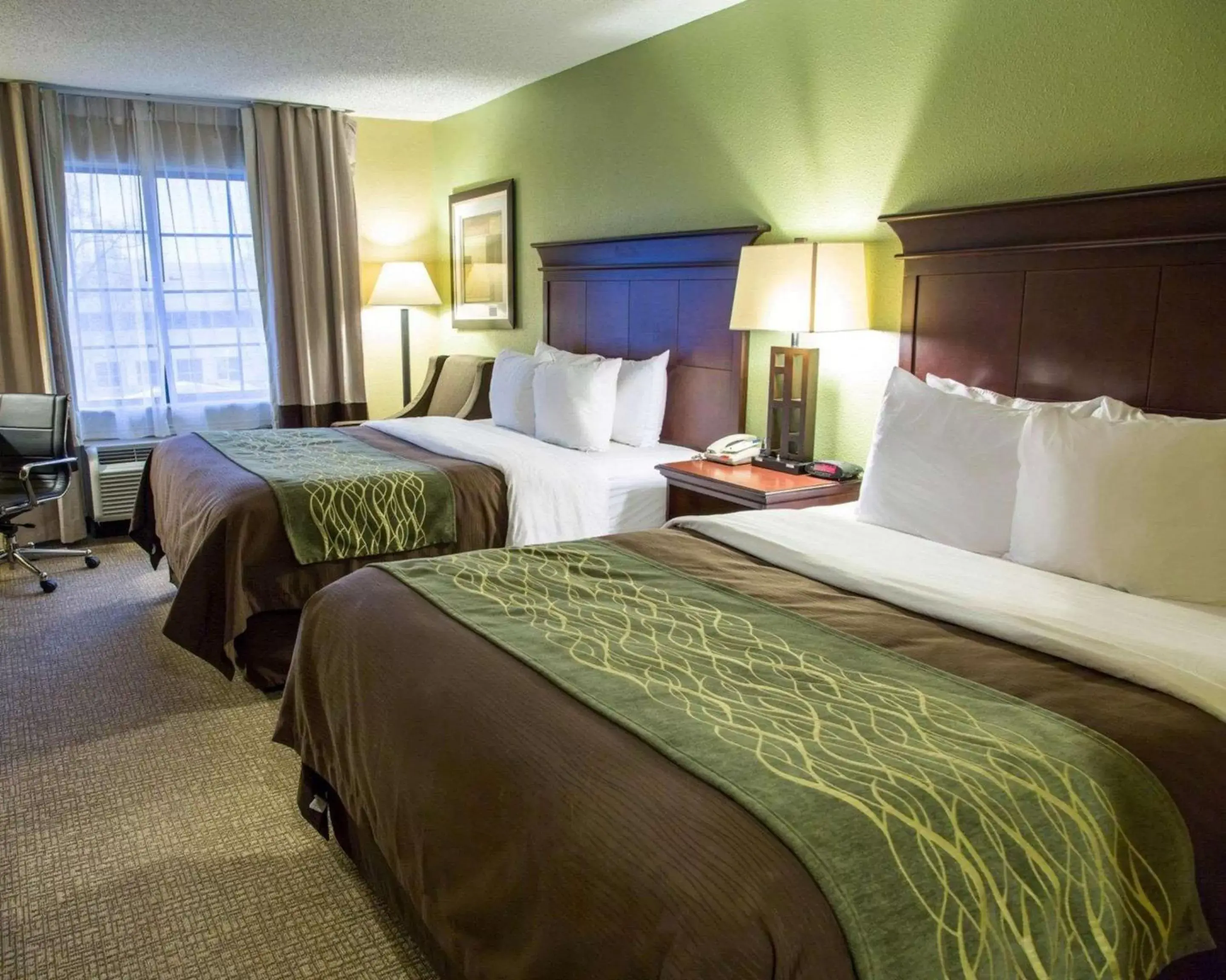 Photo of the whole room, Bed in Comfort Inn Shreveport I-49