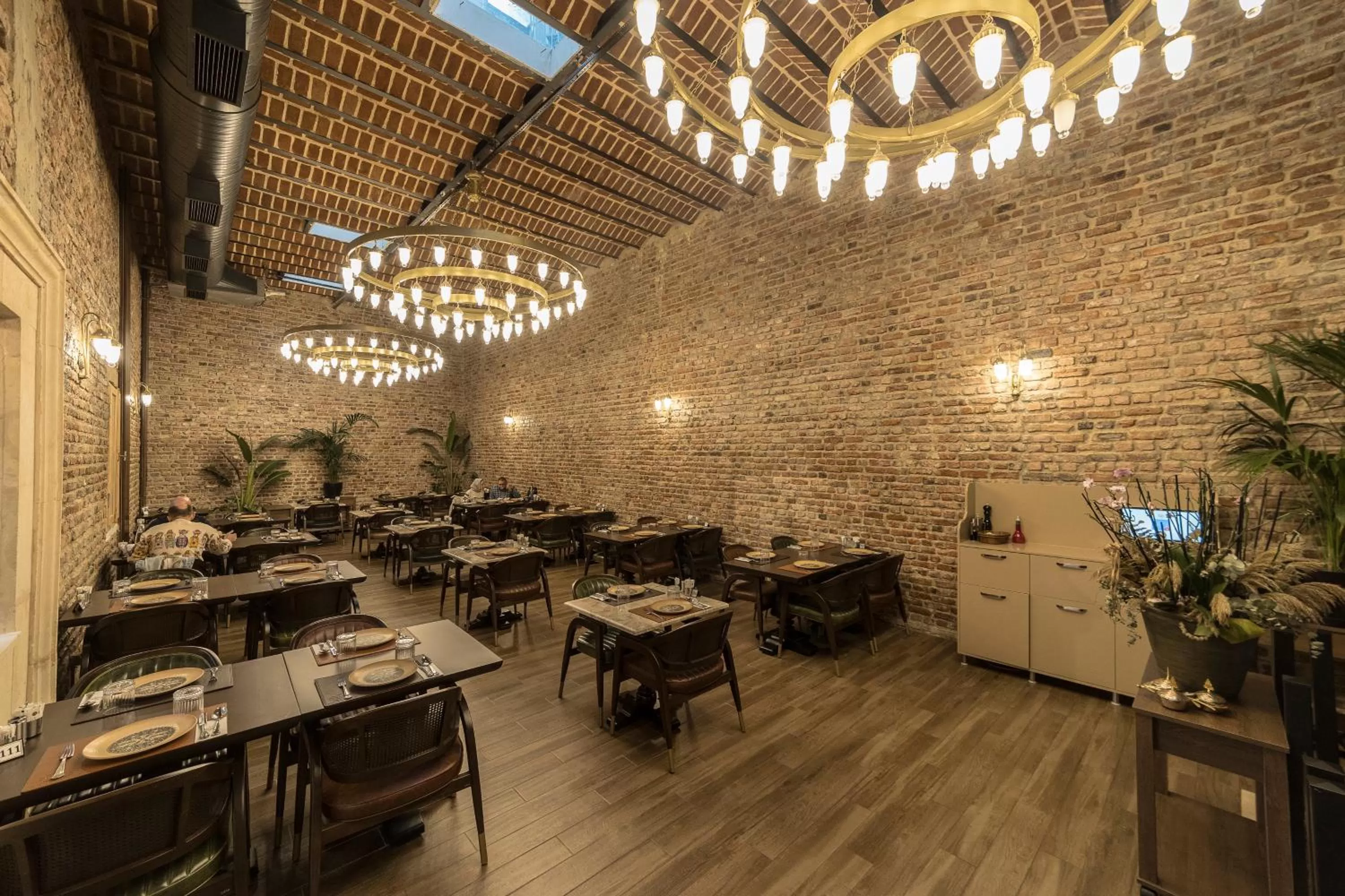 Restaurant/places to eat in BRAKO HOTEL