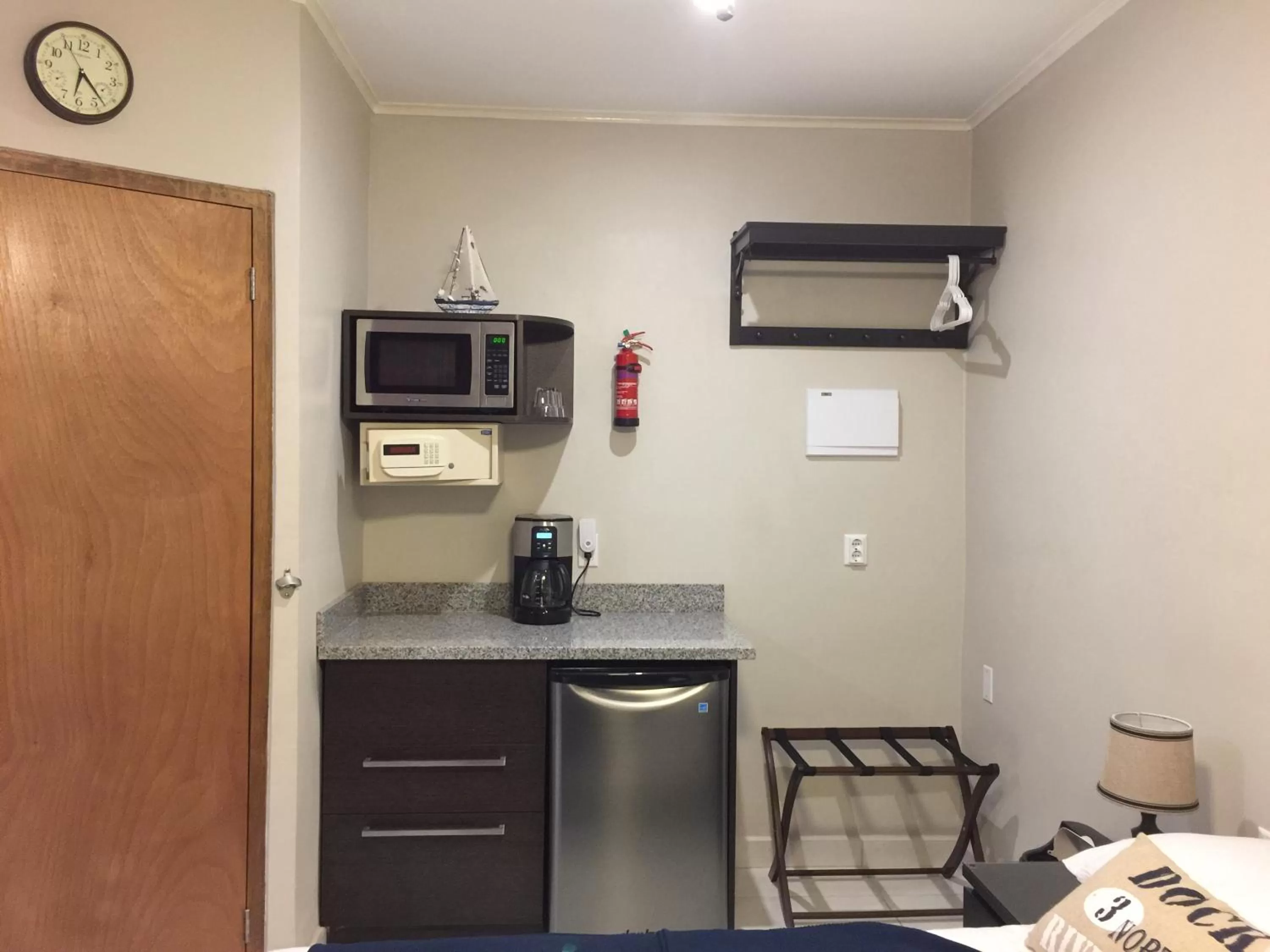 Coffee/tea facilities in The Pier Beach Inn & Suites