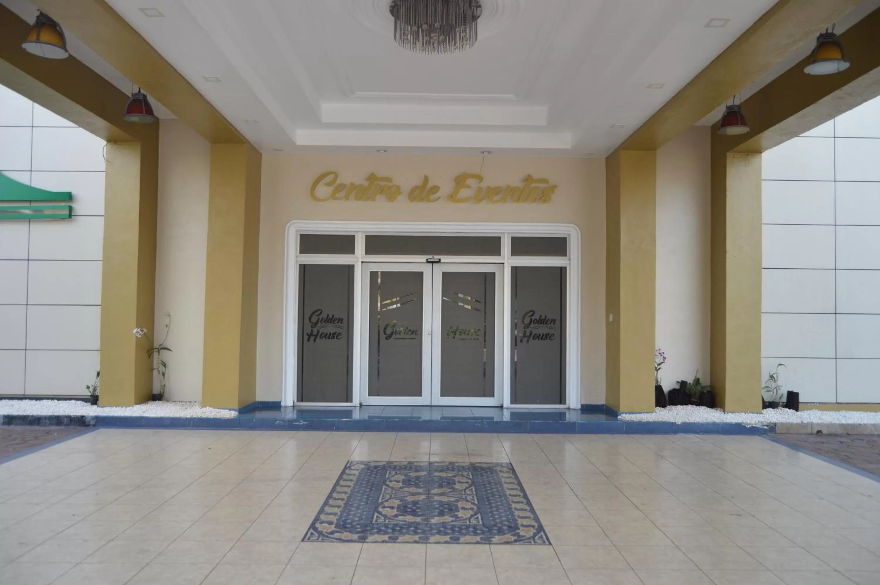 Lounge or bar in Golden House Hotel & Convention Center