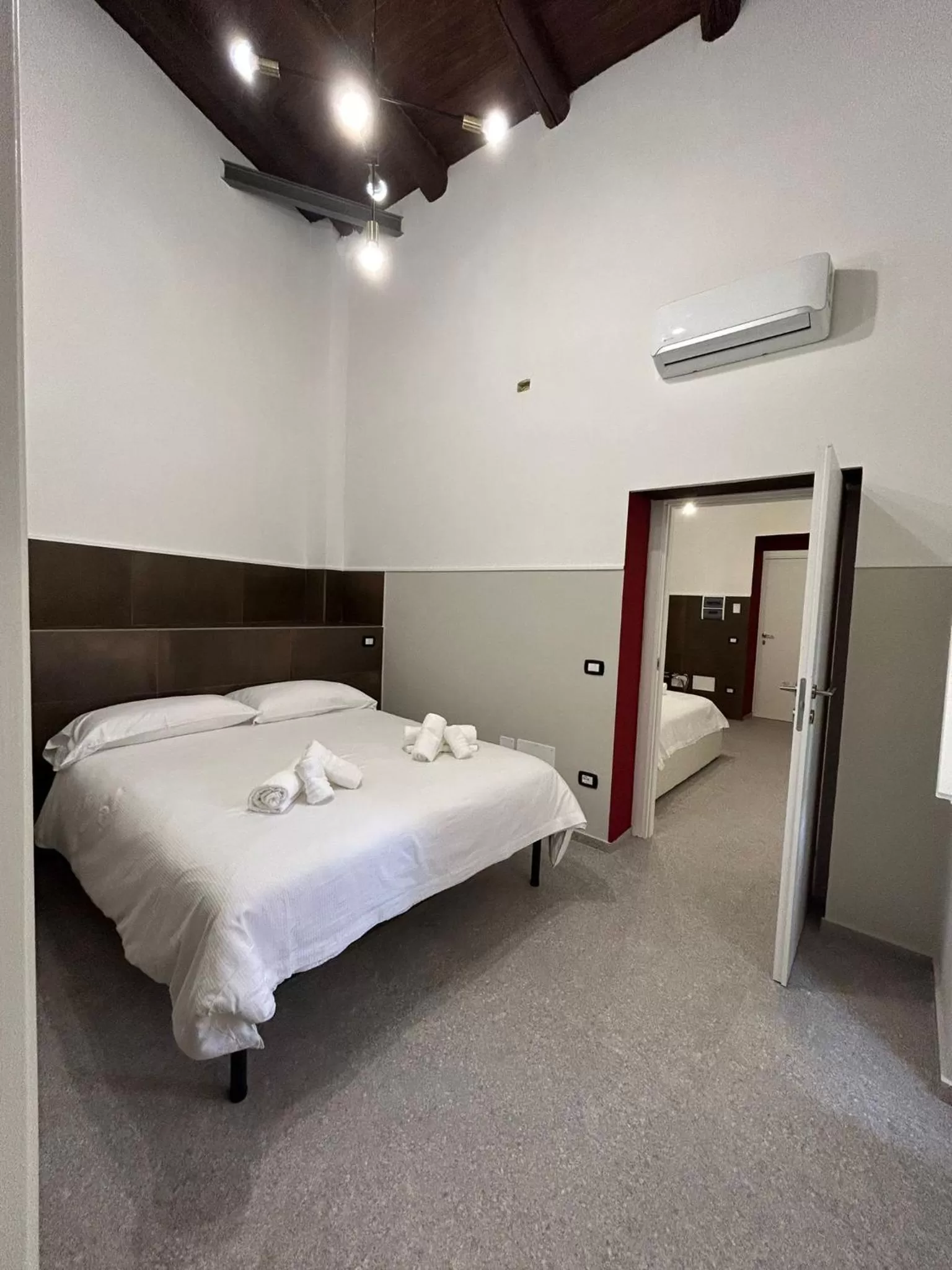 Photo of the whole room, Bed in La Suite del Centro Storico