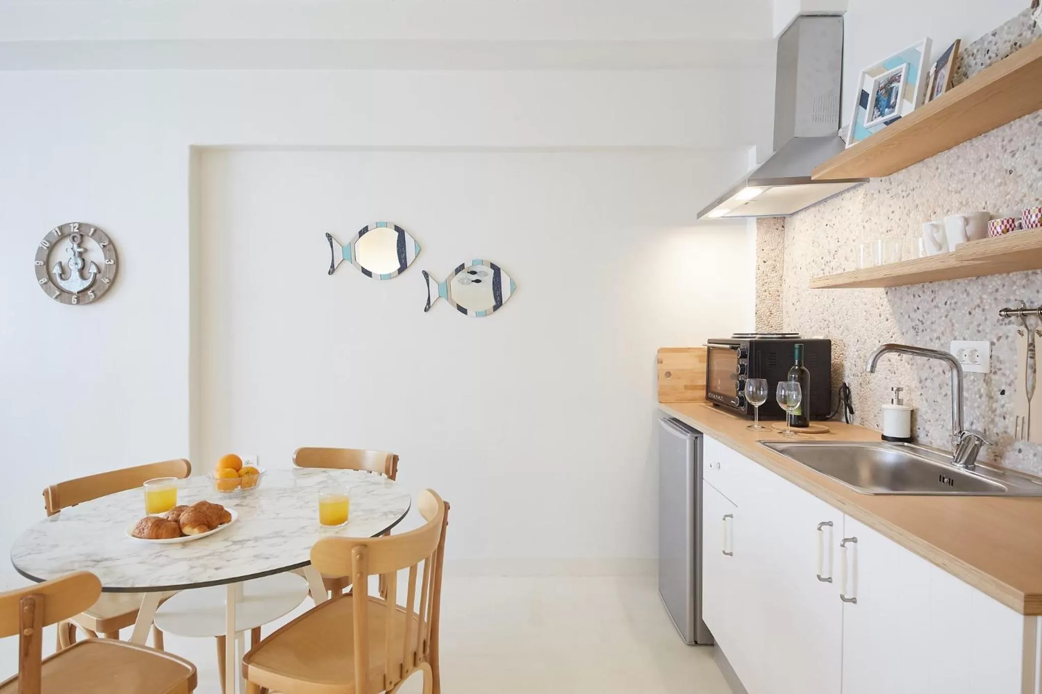 Kitchen or kitchenette, Kitchen/Kitchenette in toStay-Unique apartment hotel in Athens center!