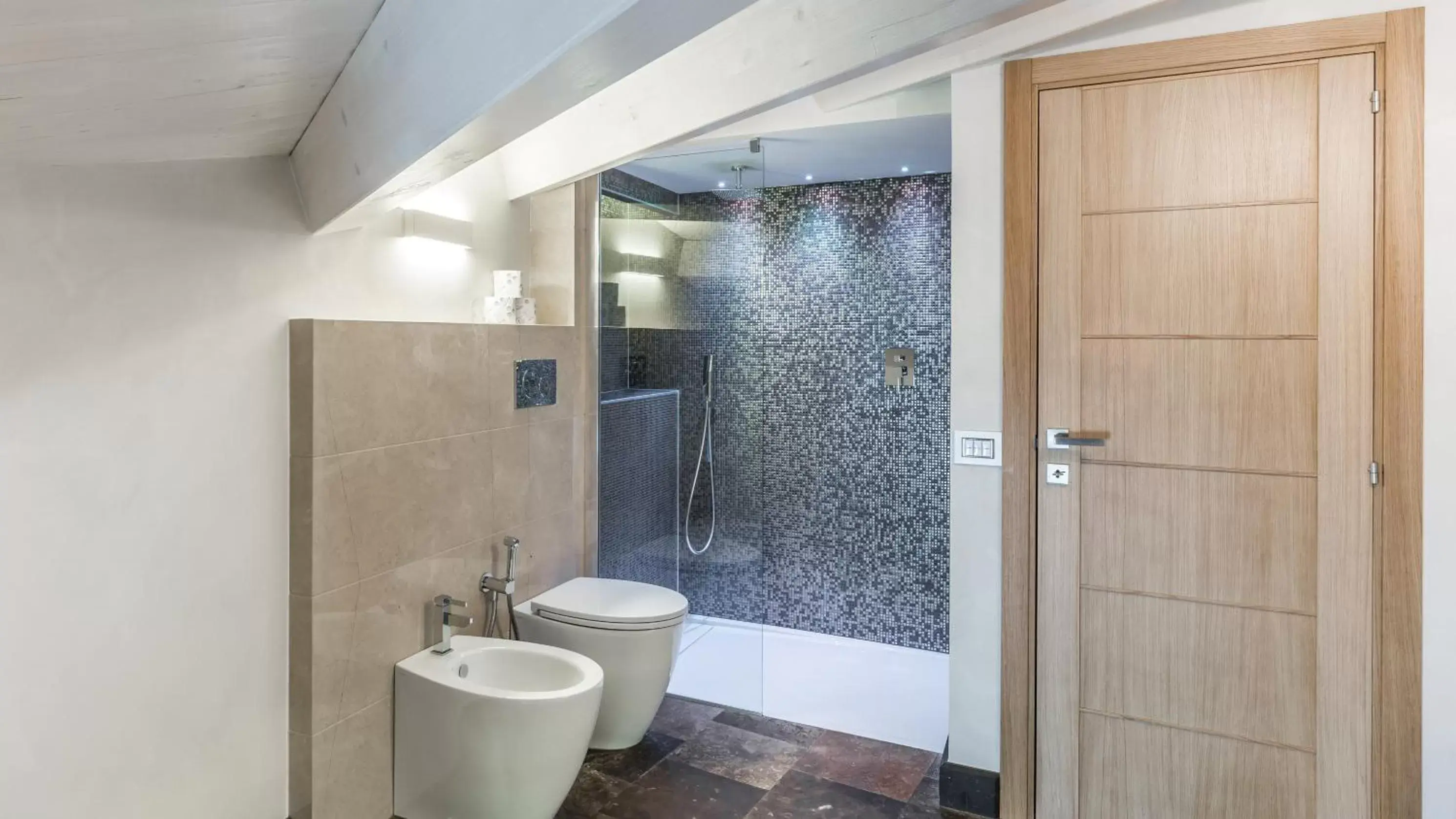 Shower, Bathroom in Scicli Albergo Diffuso