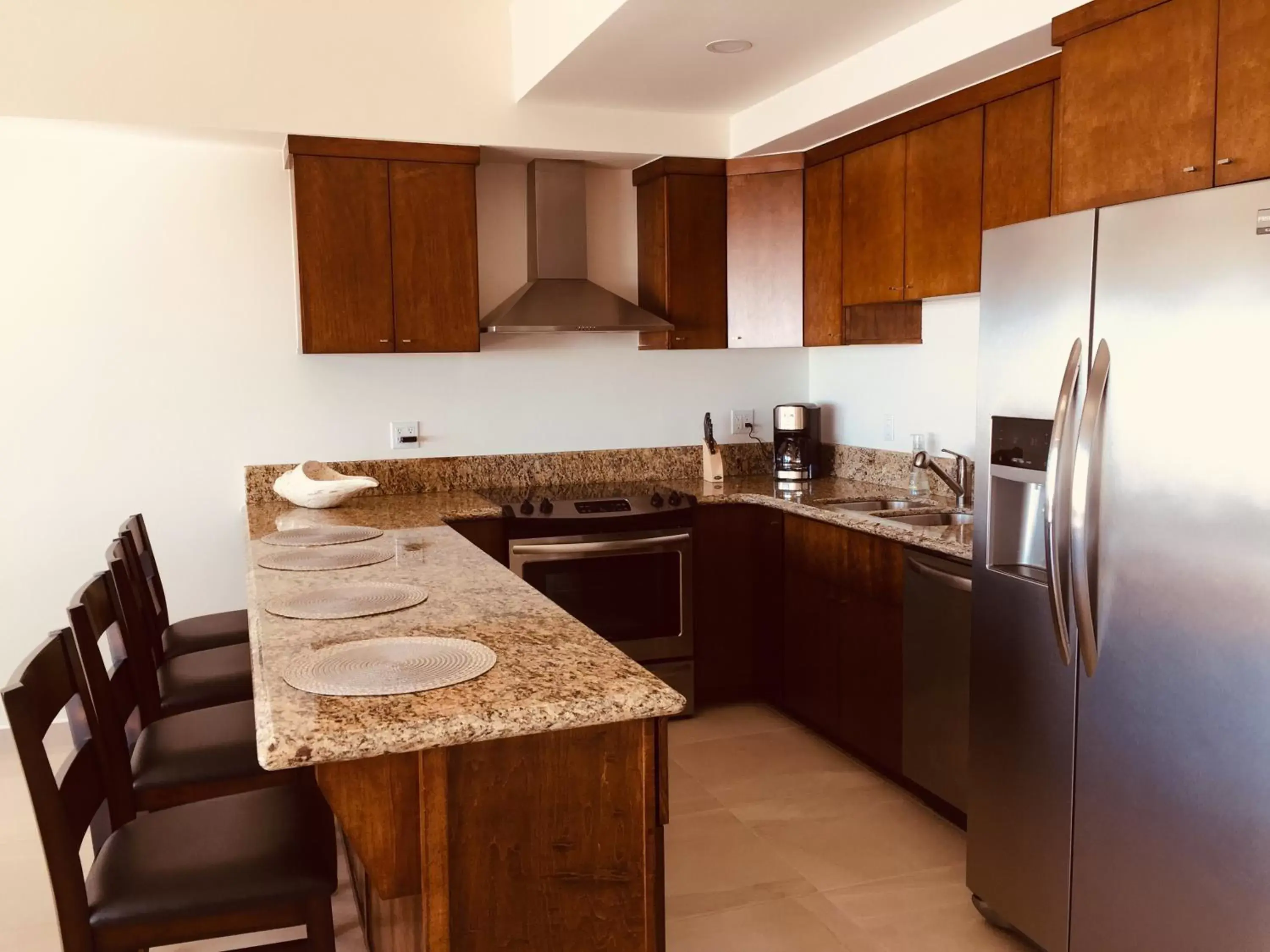 Kitchen or kitchenette, Kitchen/Kitchenette in Fabulous Ocean View Condo with Walking Distance to the Beach!