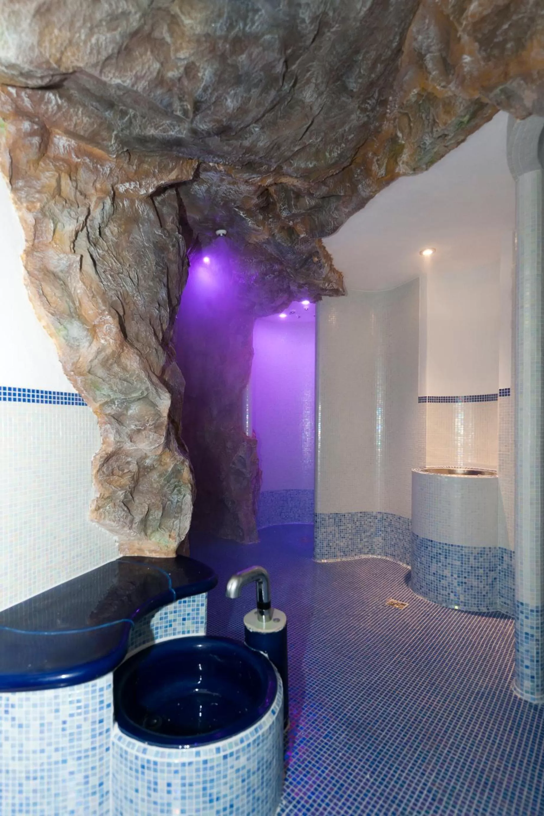 Bathroom in Hôtel du Parc, Restaurant, Spa & Wellness