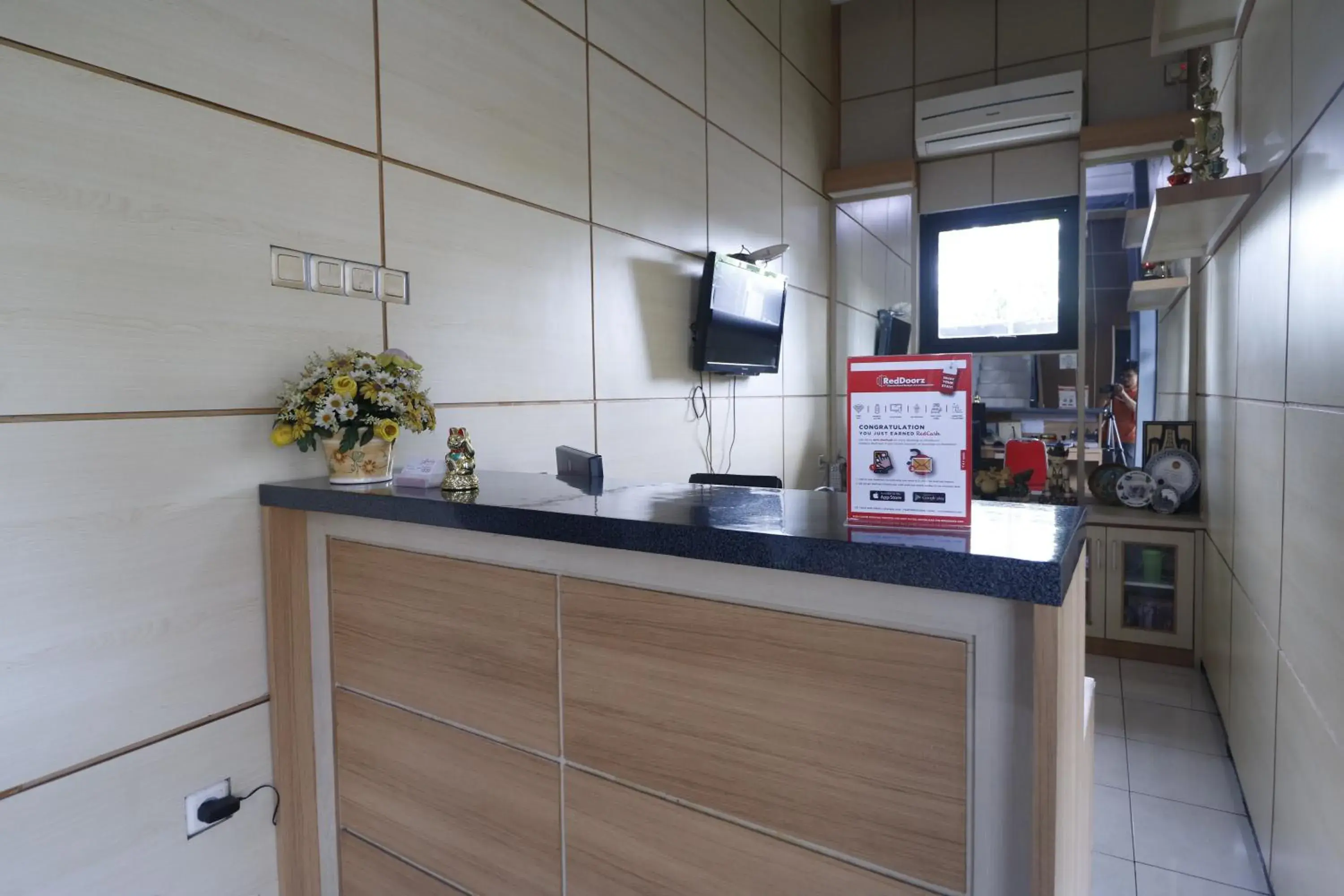 Lobby or reception in RedDoorz Plus near Undip Tembalang Lobby or reception in RedDoorz Plus near Undip Tembalang