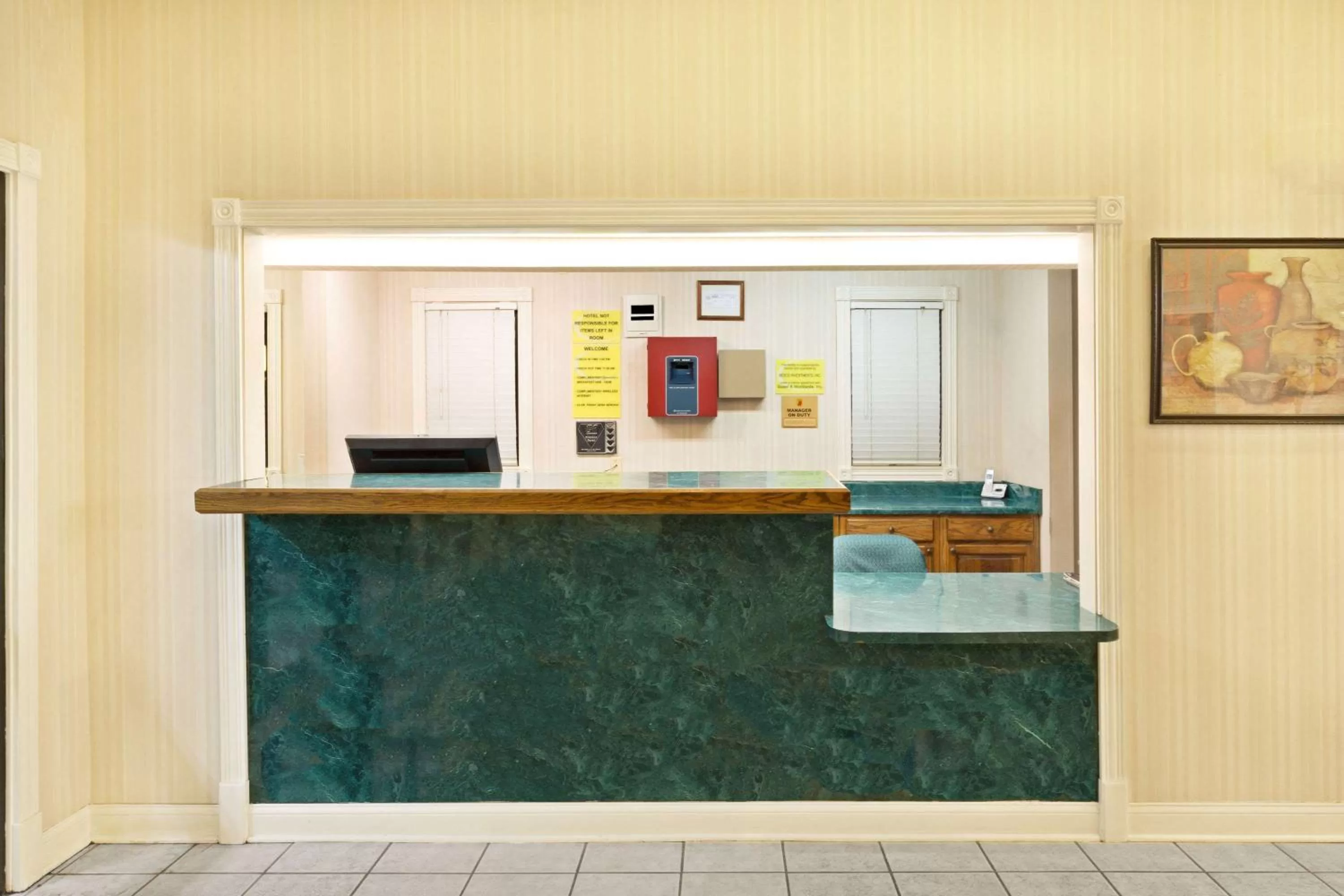 Lobby or reception in Super 8 by Wyndham Covington