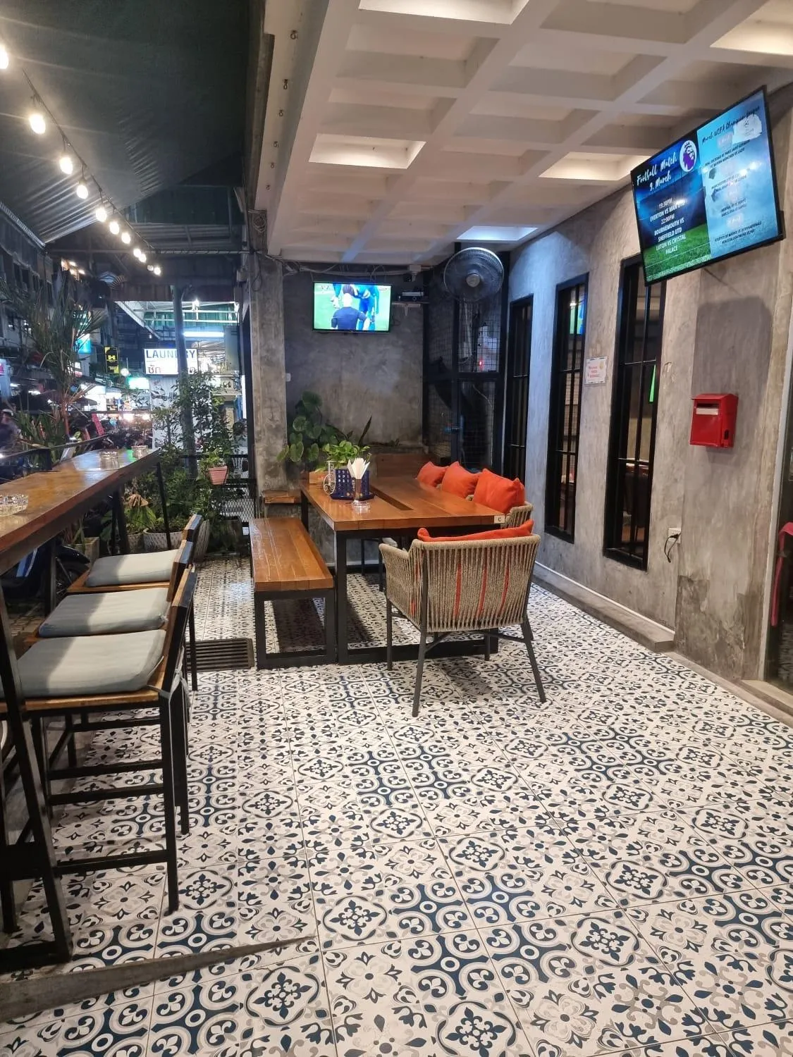 Restaurant/places to eat in BH Baan Paradise Hotel Patong